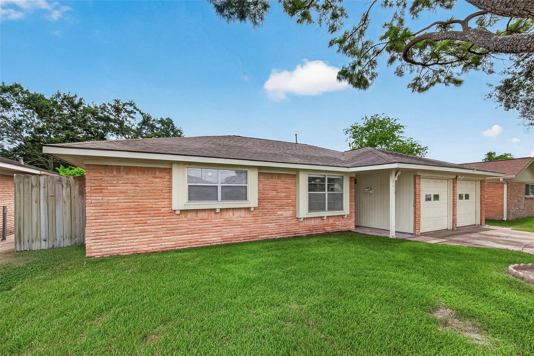 7415 Troulon Dr, Houston, TX 77074 photo