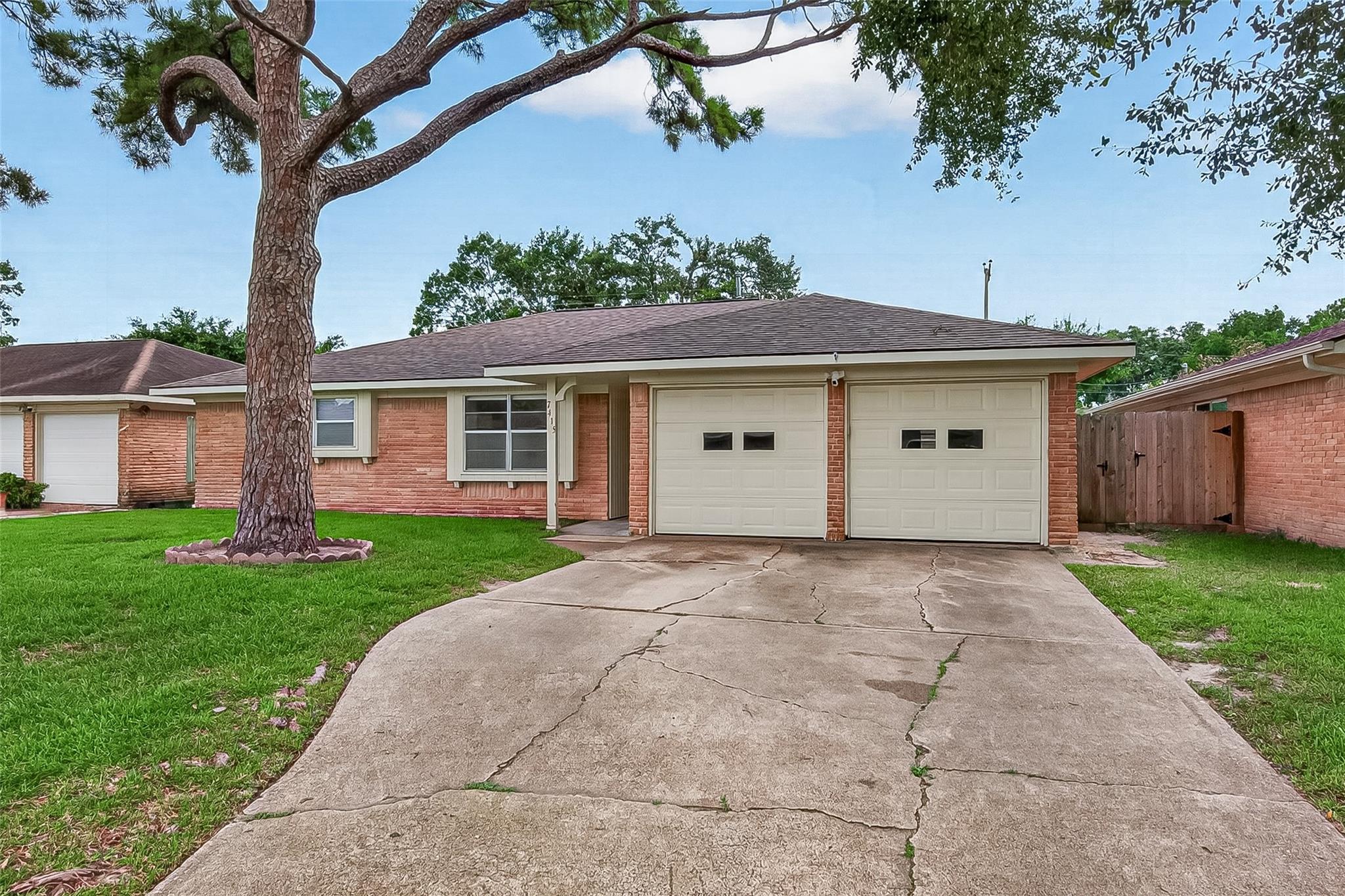 7415 Troulon Dr, Houston, TX 77074 photo
