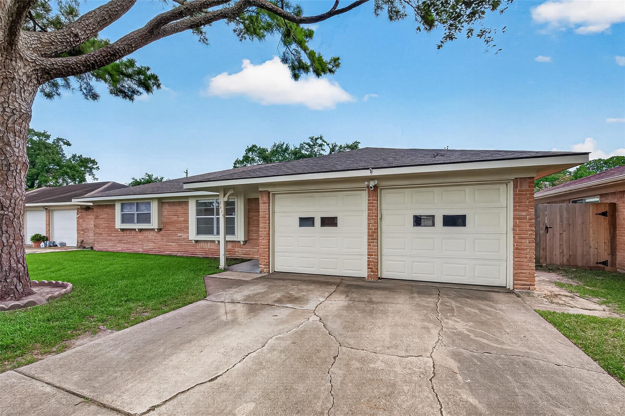 7415 Troulon Dr, Houston, TX 77074 photo