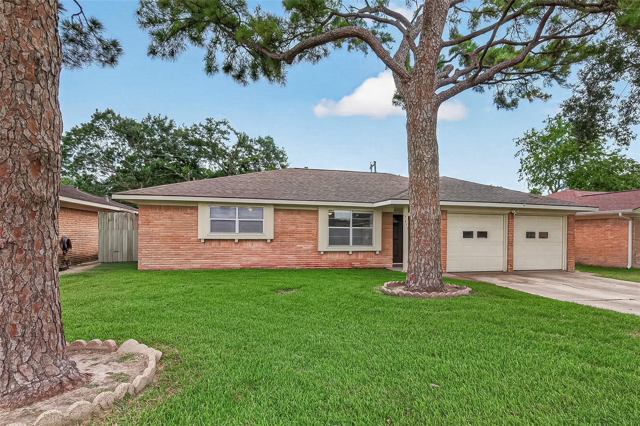 7415 Troulon Dr, Houston, TX 77074 photo