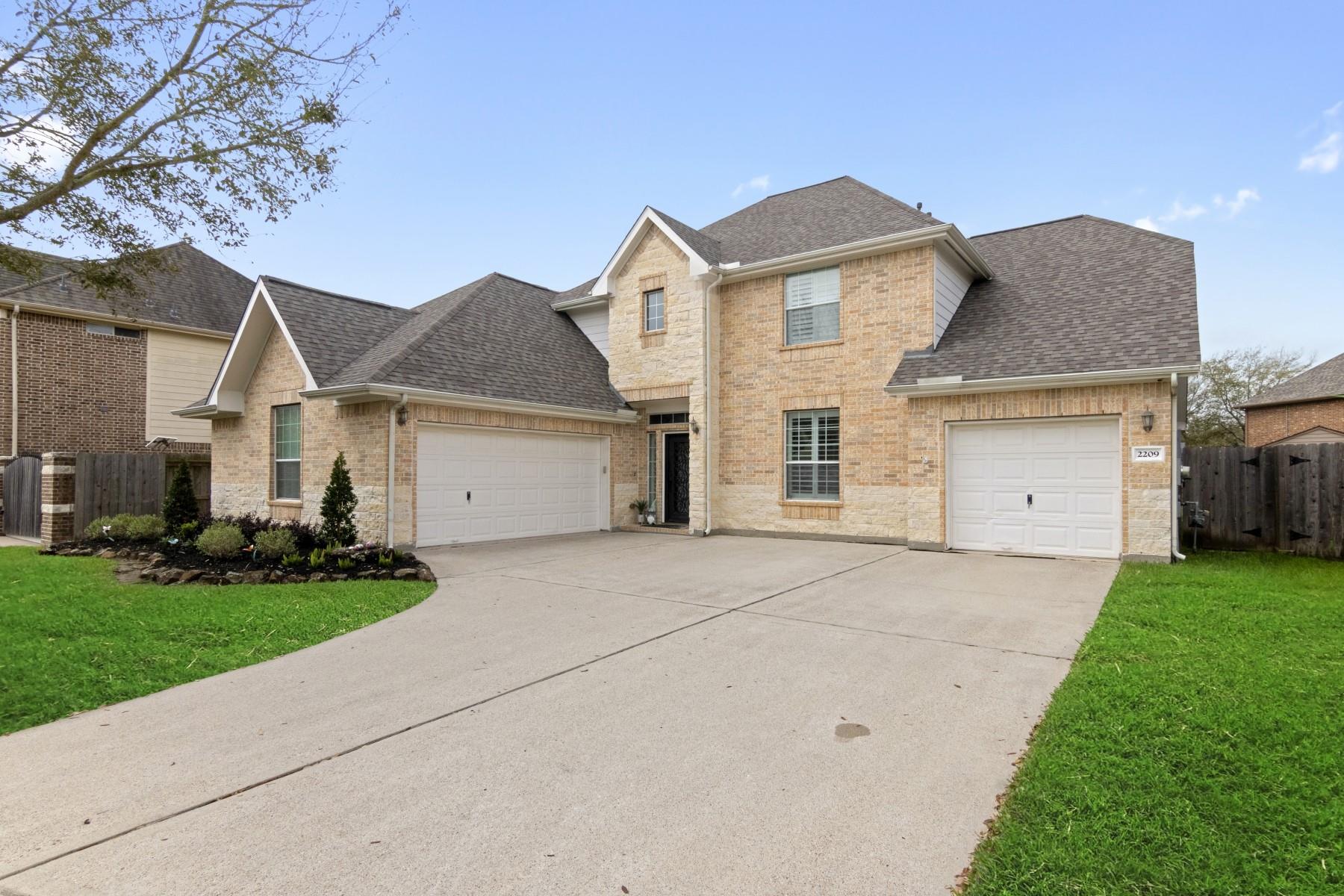 2209 Lisa Ln, Deer Park, TX 77536 photo