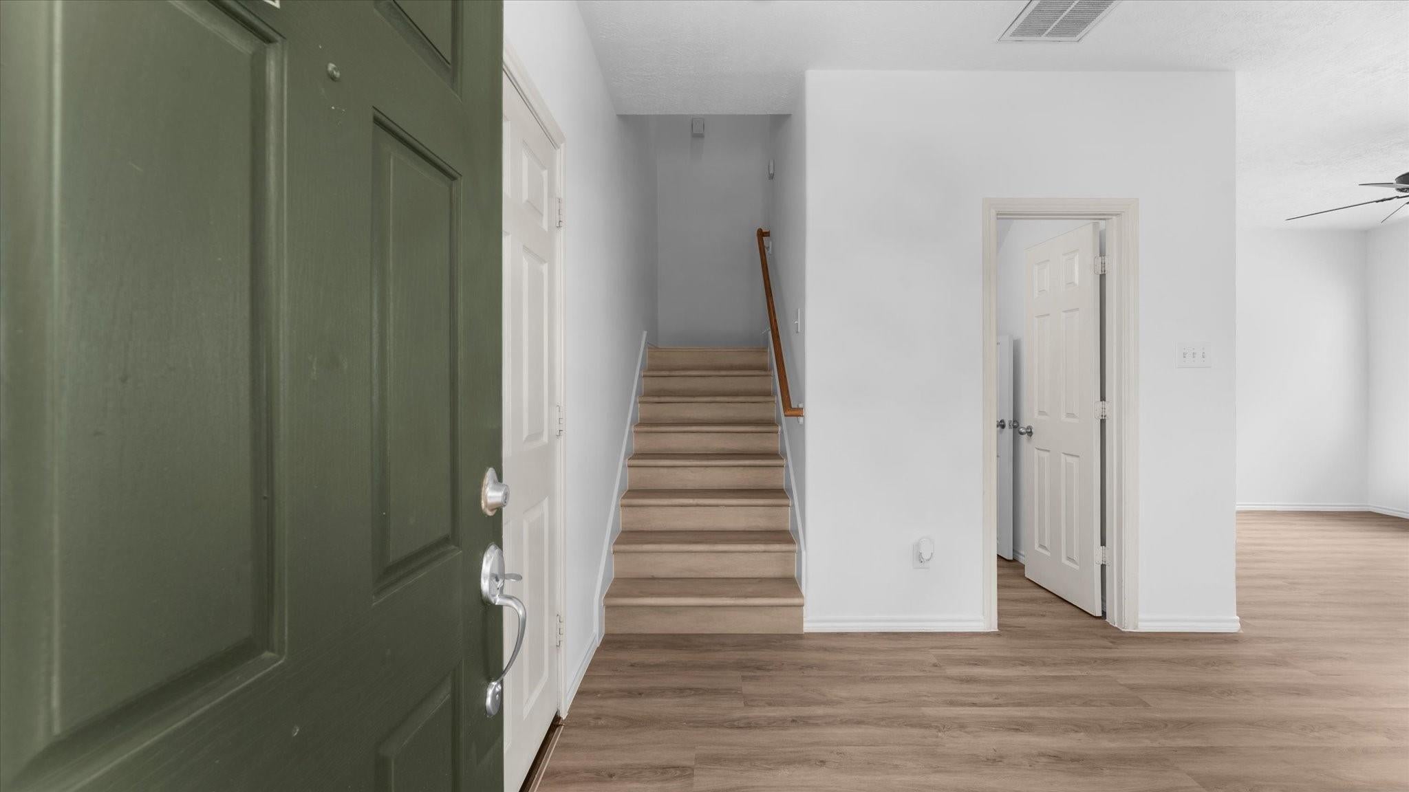 118 Burberry Park, The Woodlands, TX 77382 photo