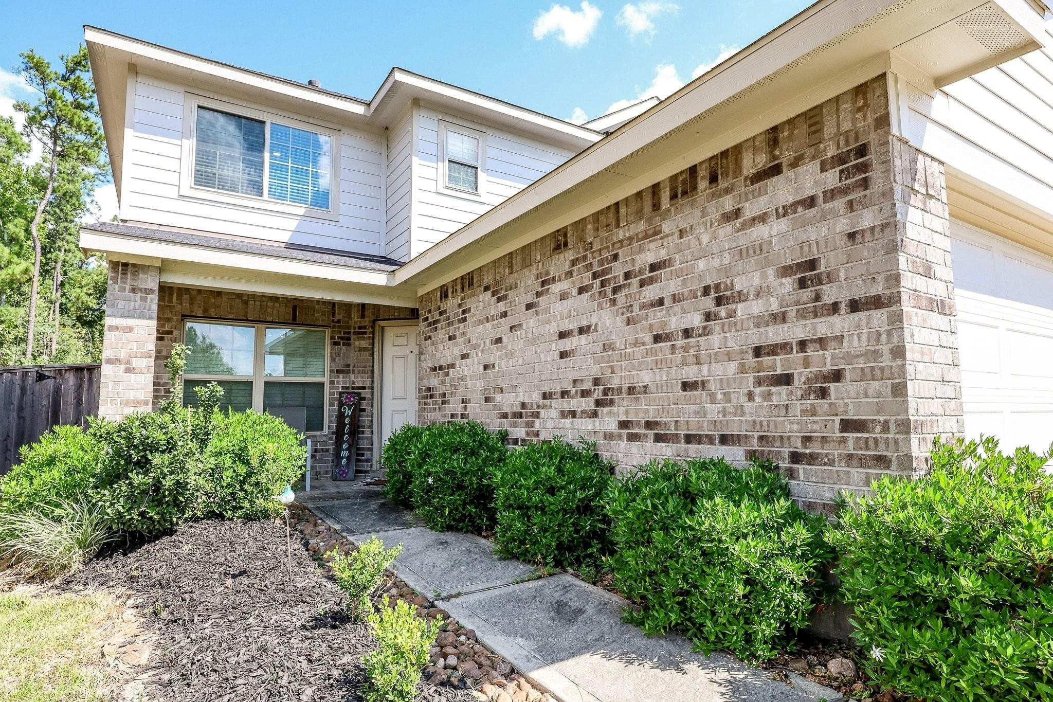 1304 Winding Willow Dr, Pinehurst, TX 77362