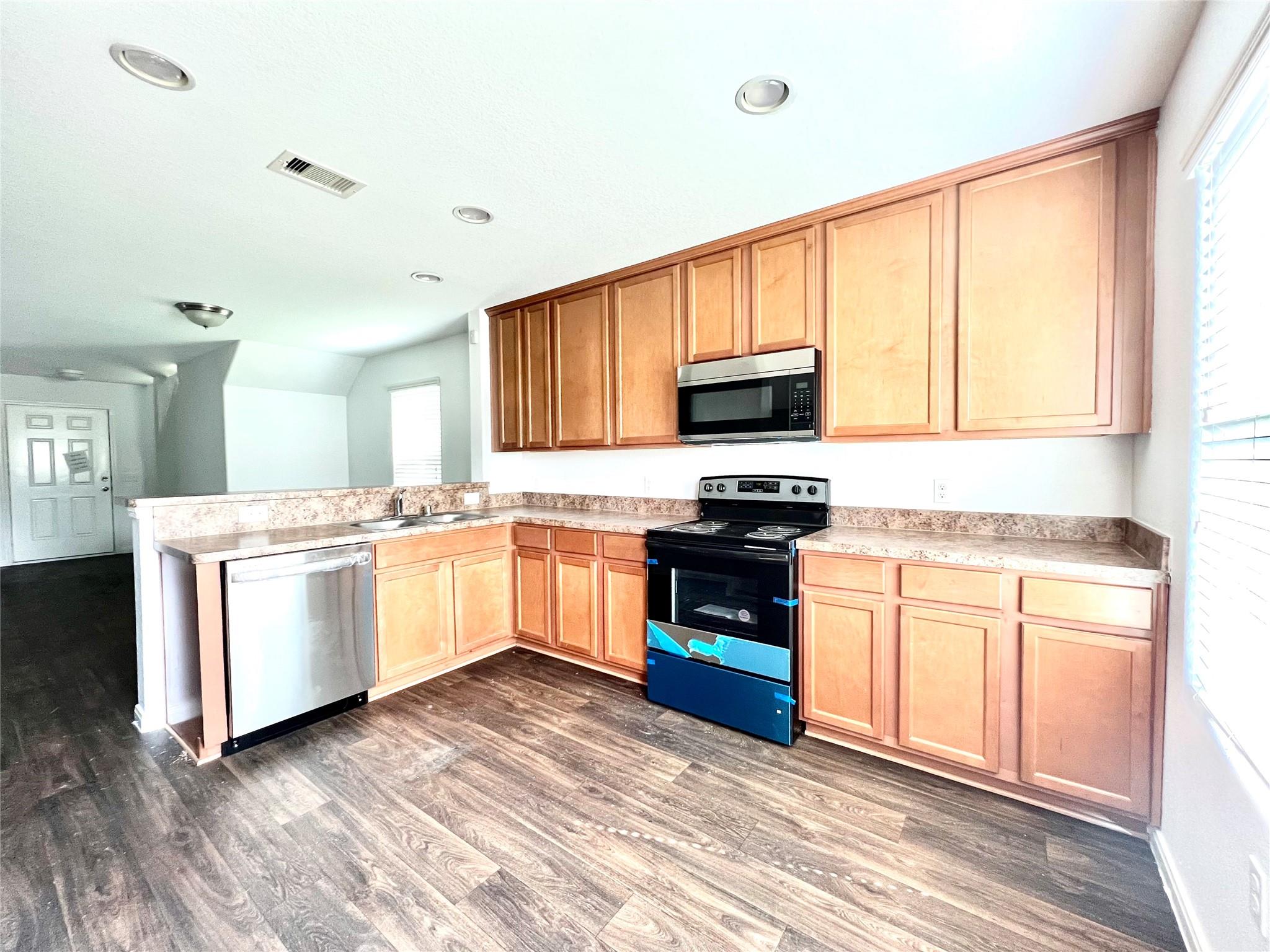 10118 Dawson Hill Ln, Houston, TX 77044 photo