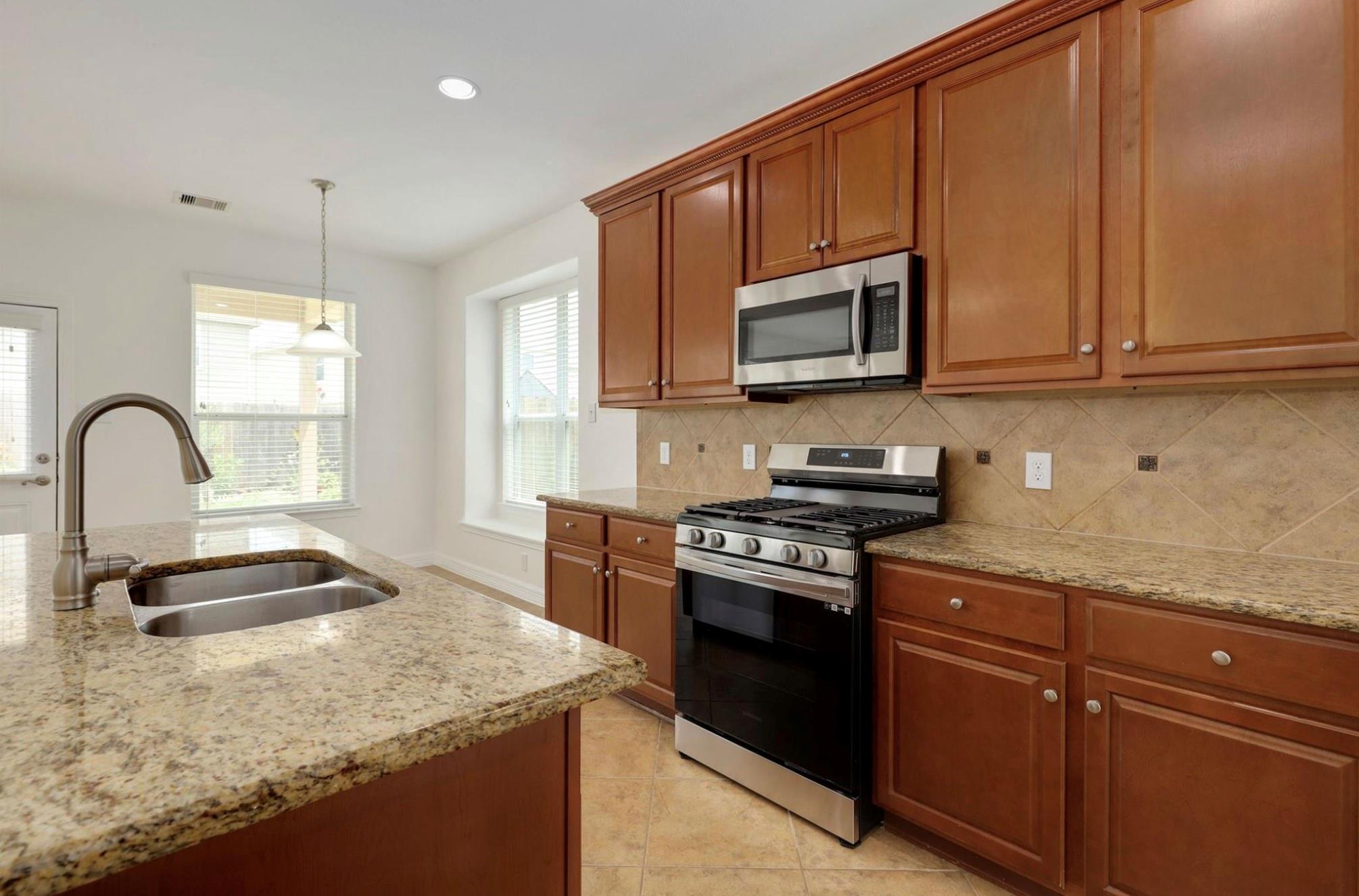 2110 Mateo Park Dr, Houston, TX 77047 photo