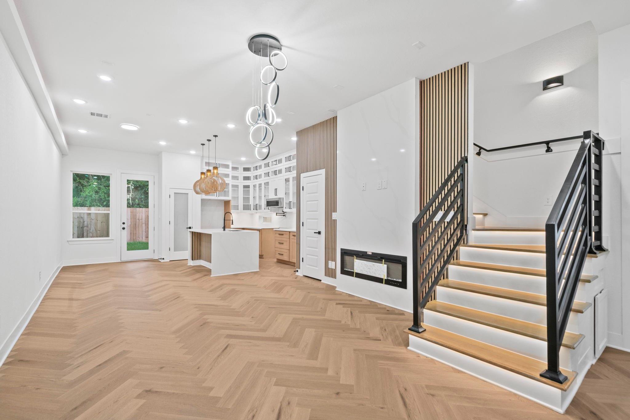 8011 Bowen St, Houston, TX 77051