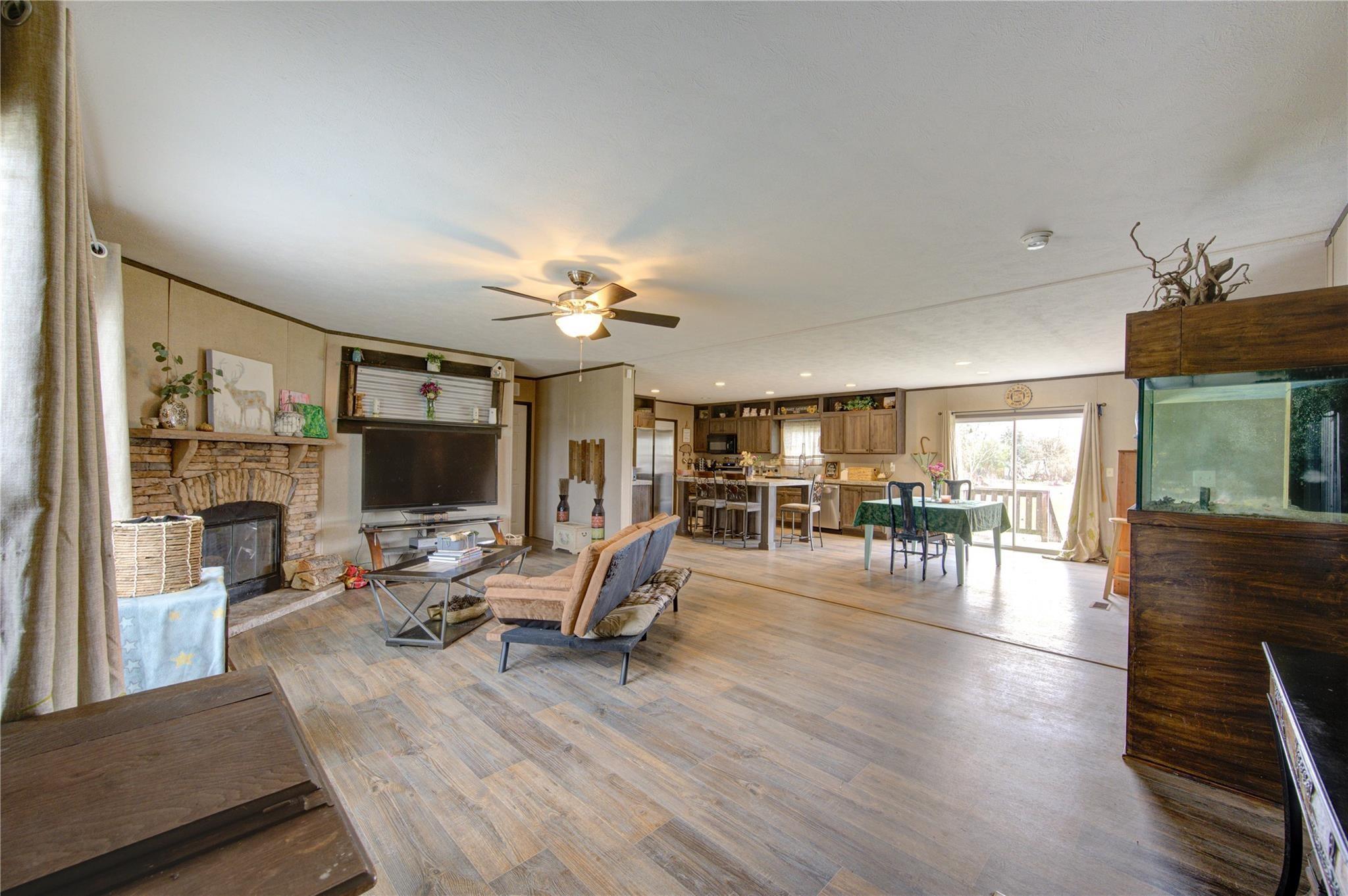 2923 County Road 292, Alvin, TX 77511 photo