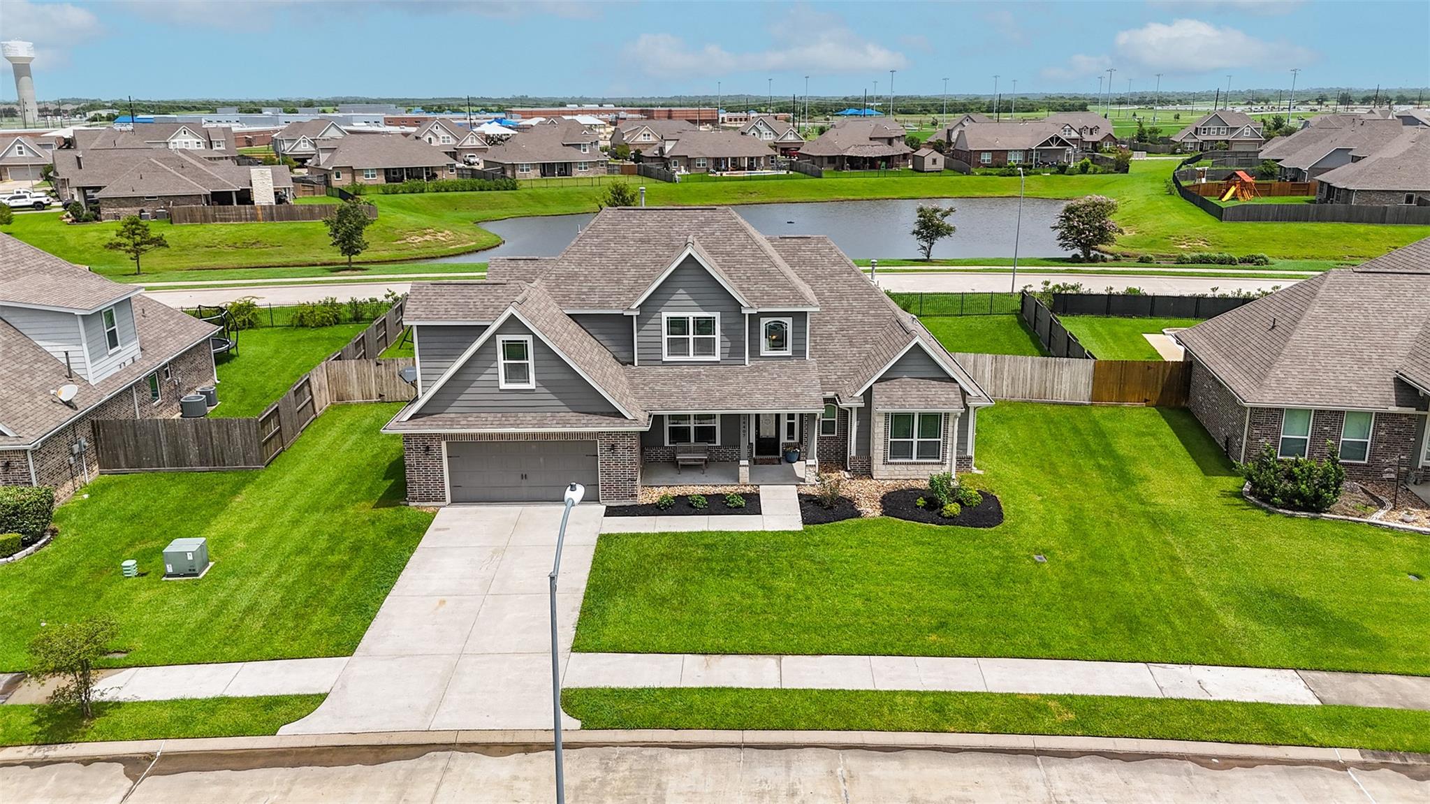 14407 Meadowlands Dr, Mont Belvieu, TX 77523