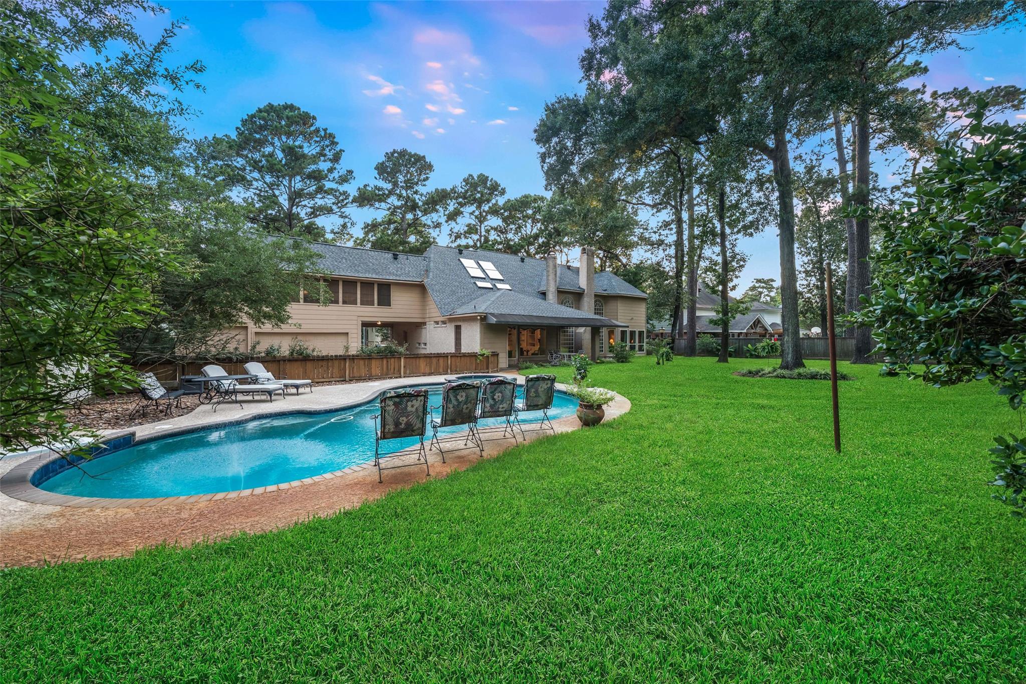 1722 Chestnut Grove Ln, Kingwood, TX 77345 photo