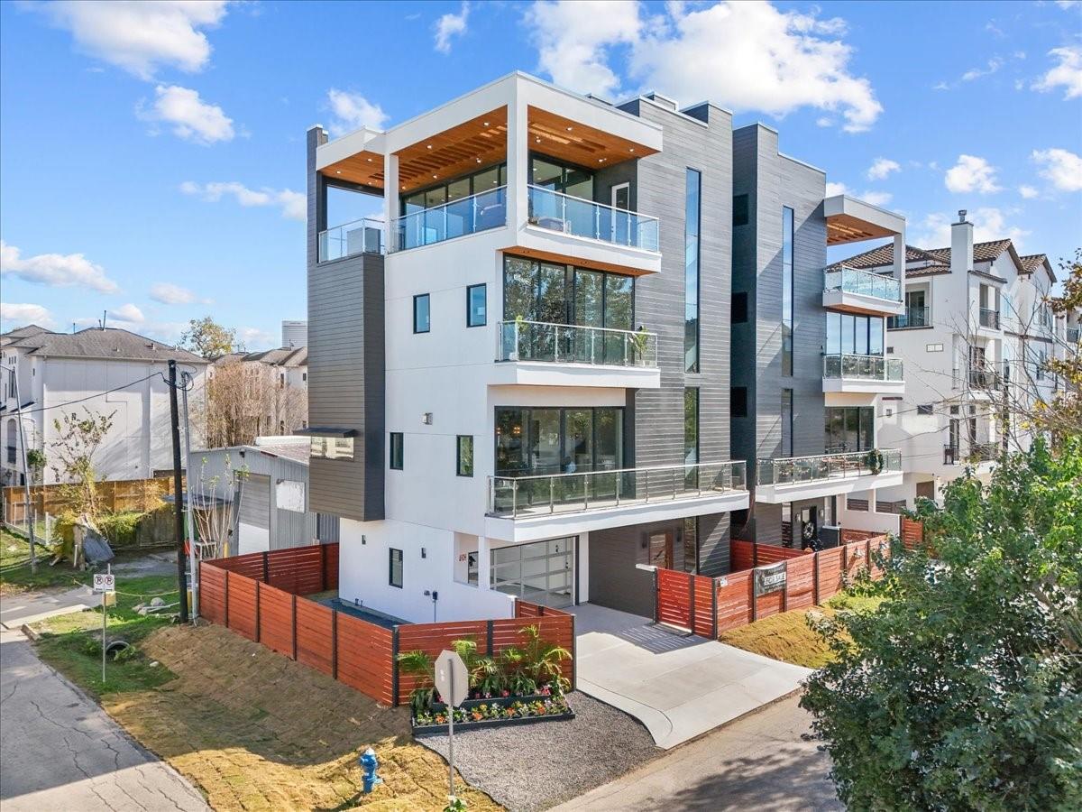 516 Reinerman St, Houston, TX 77007 photo