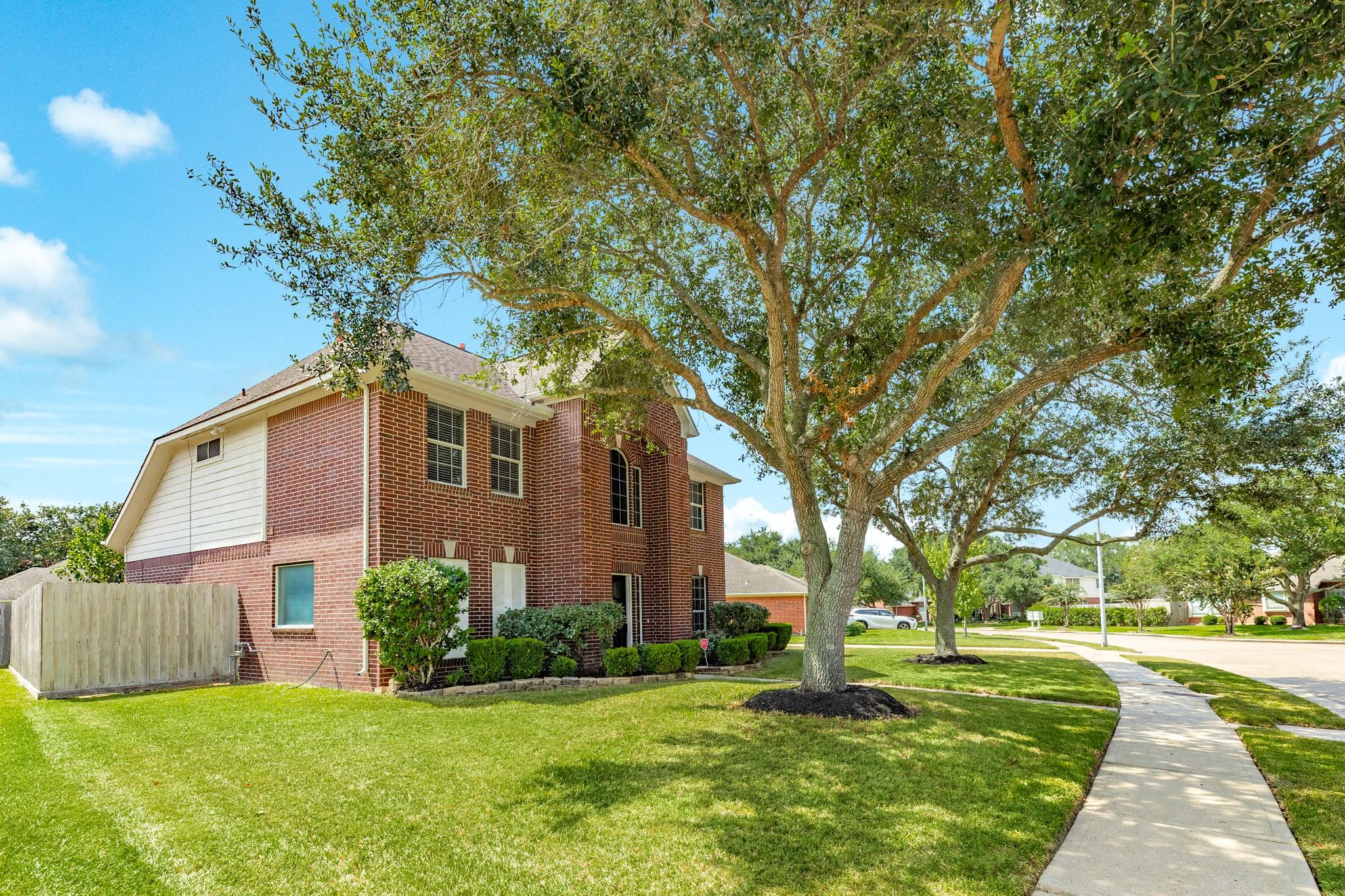 3206 Braesview Dr, Pearland, TX 77584 photo