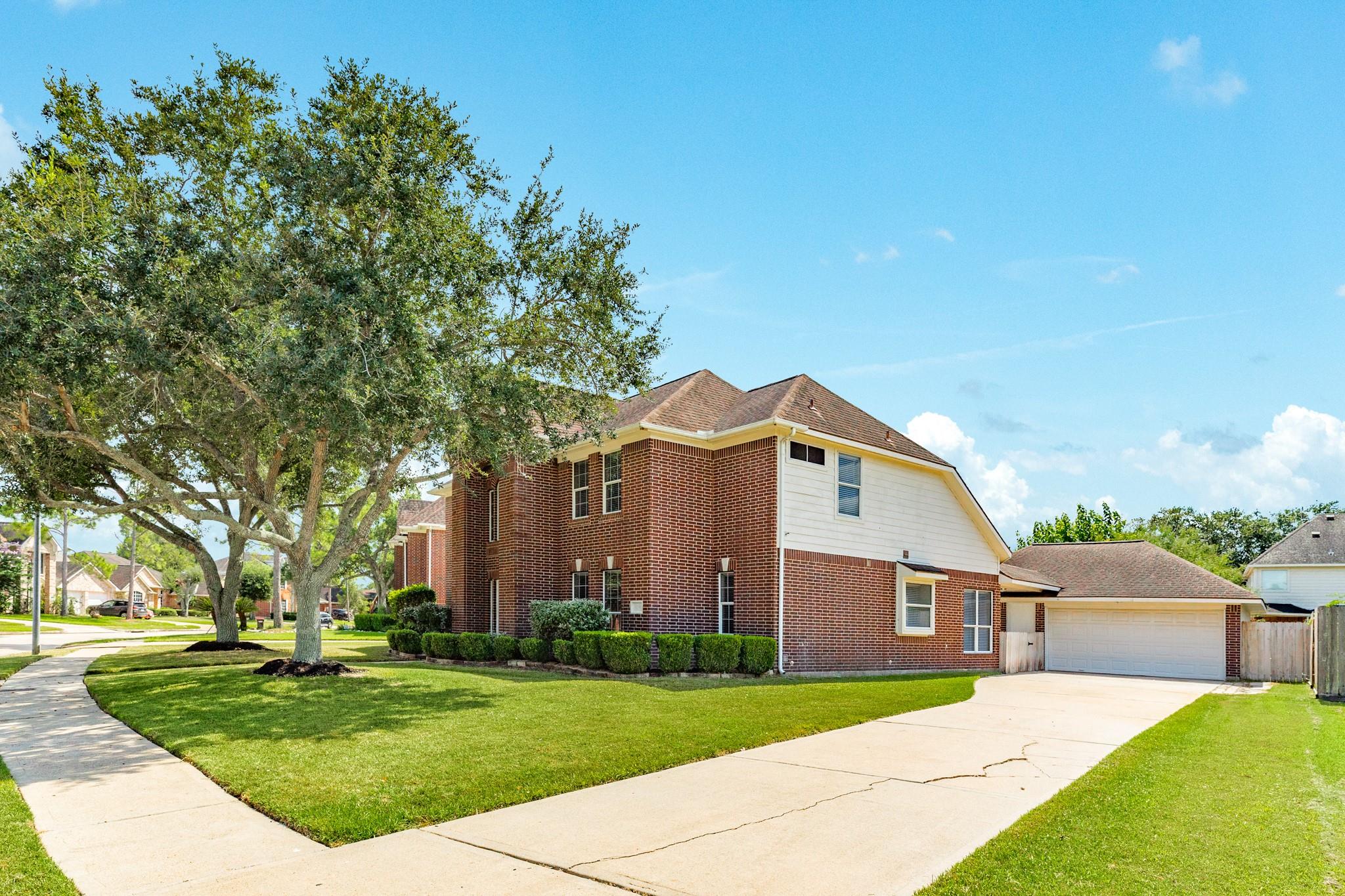 3206 Braesview Dr, Pearland, TX 77584 photo