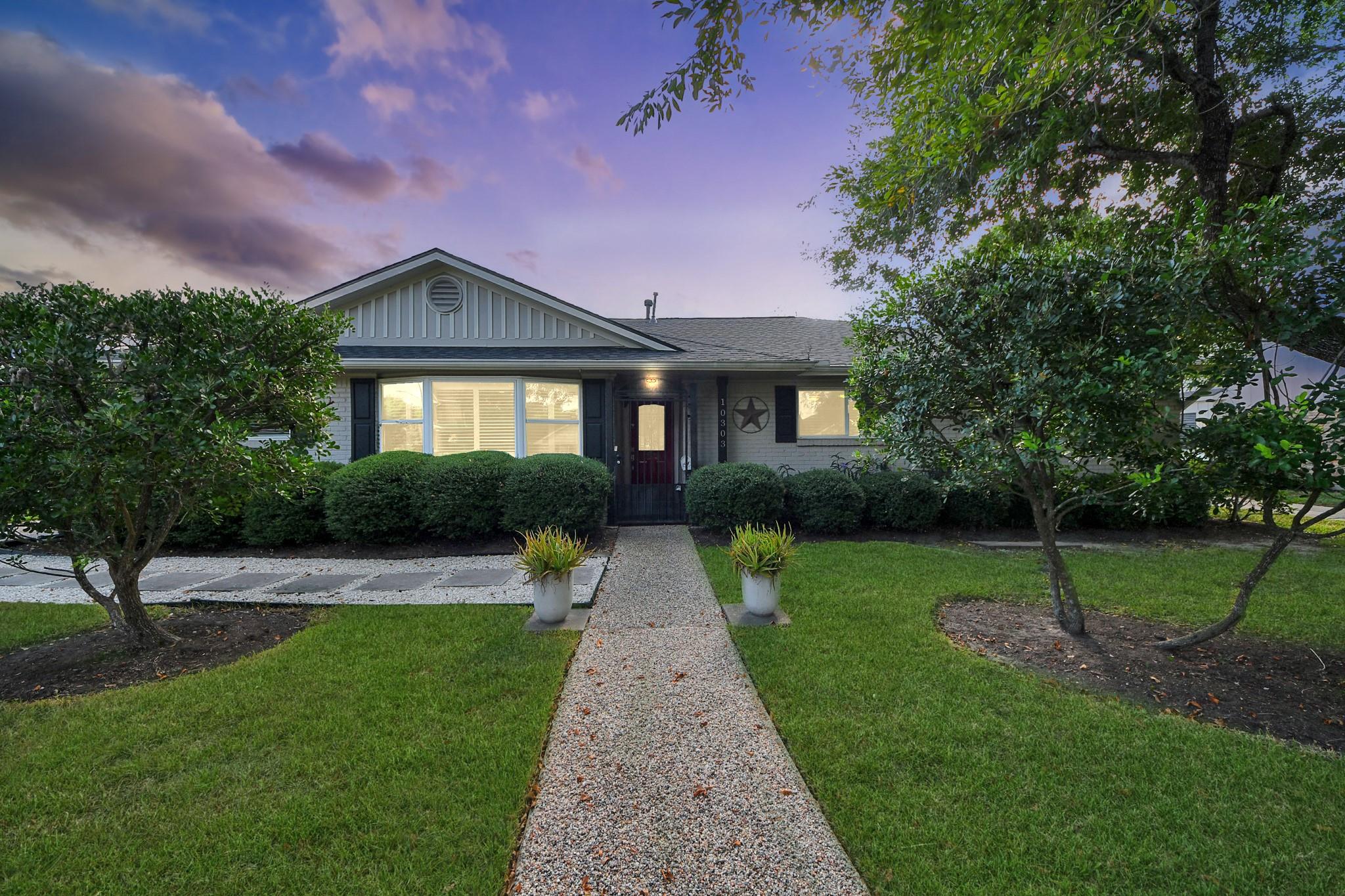 10303 Greenwillow St, Houston, TX 77035