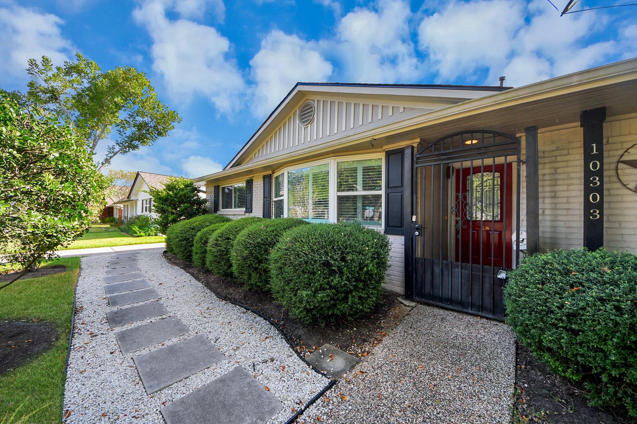 10303 Greenwillow St, Houston, TX 77035 photo