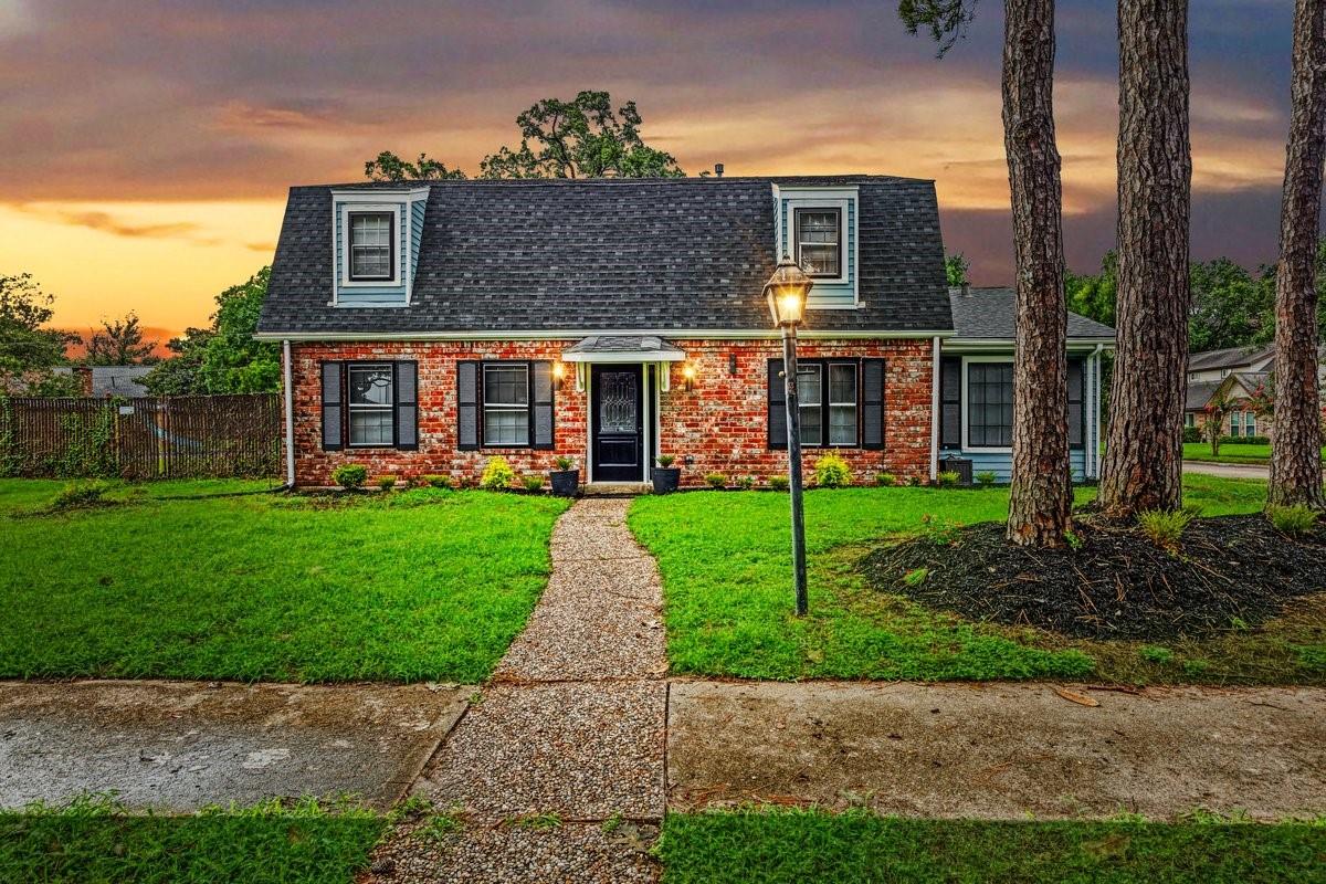 2207 Palm Ct, Pasadena, TX 77502