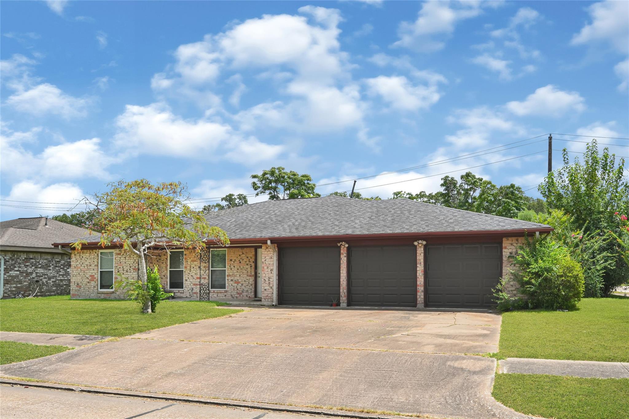 5225 Creekview Dr, La Porte, TX 77571 photo
