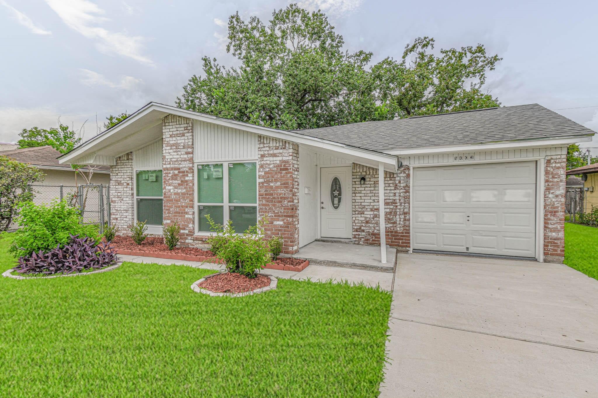 5003 Denoron Dr, Houston, TX 77048