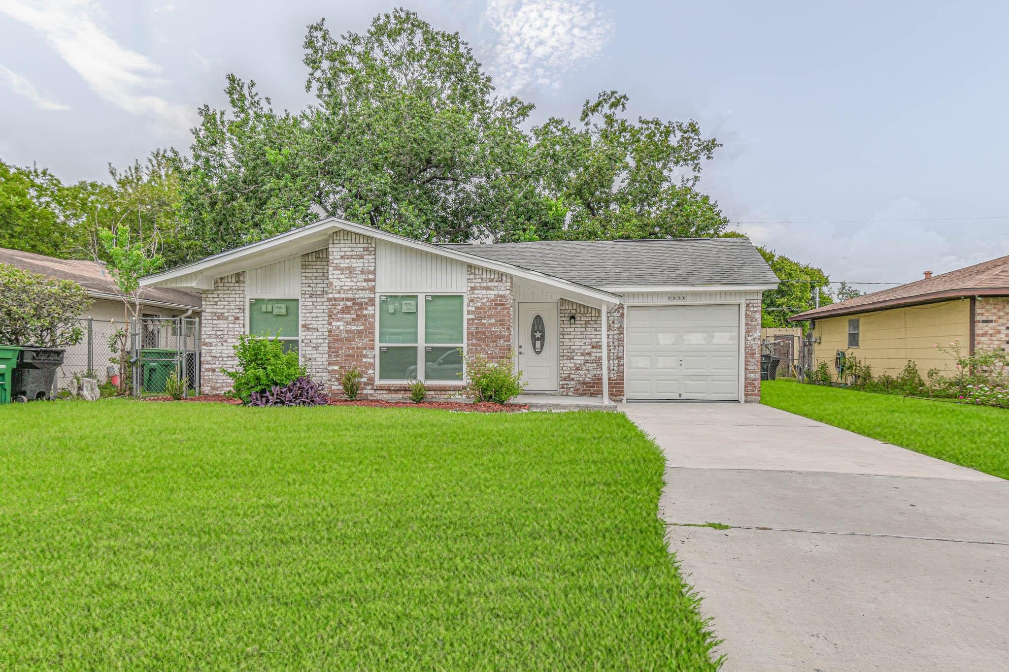 5003 Denoron Dr, Houston, TX 77048 photo