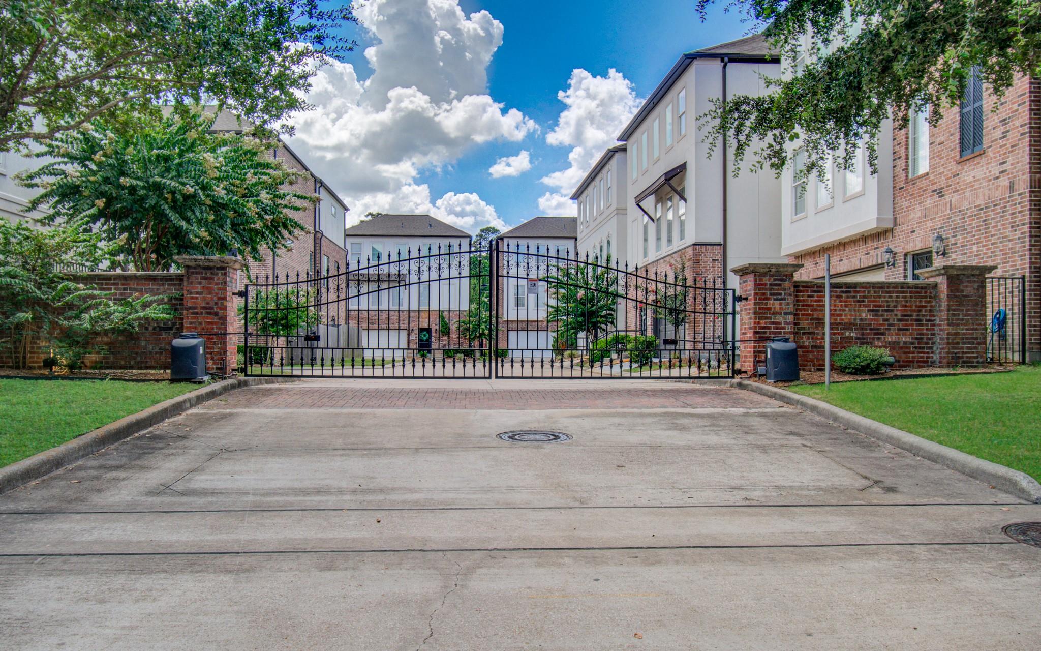 1743 Dominica Dr, Houston, TX 77345 photo