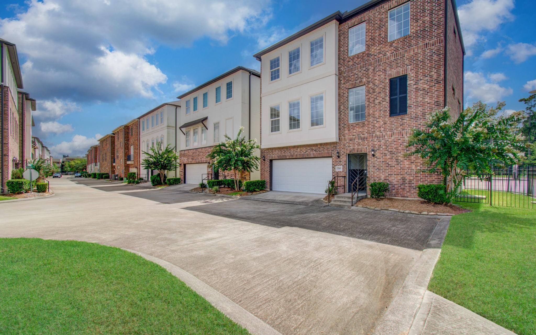 1743 Dominica Dr, Houston, TX 77345 photo