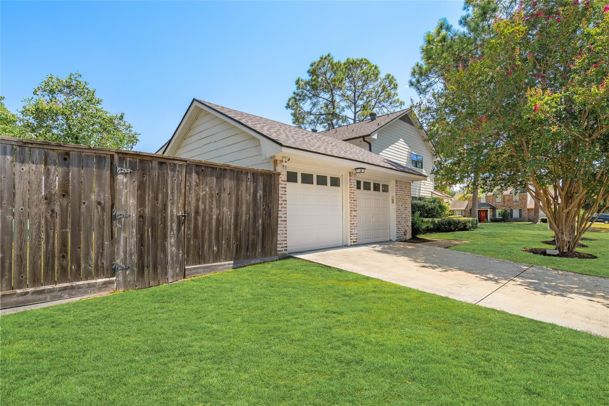 10830 Burgoyne Rd, Houston, TX 77042 photo