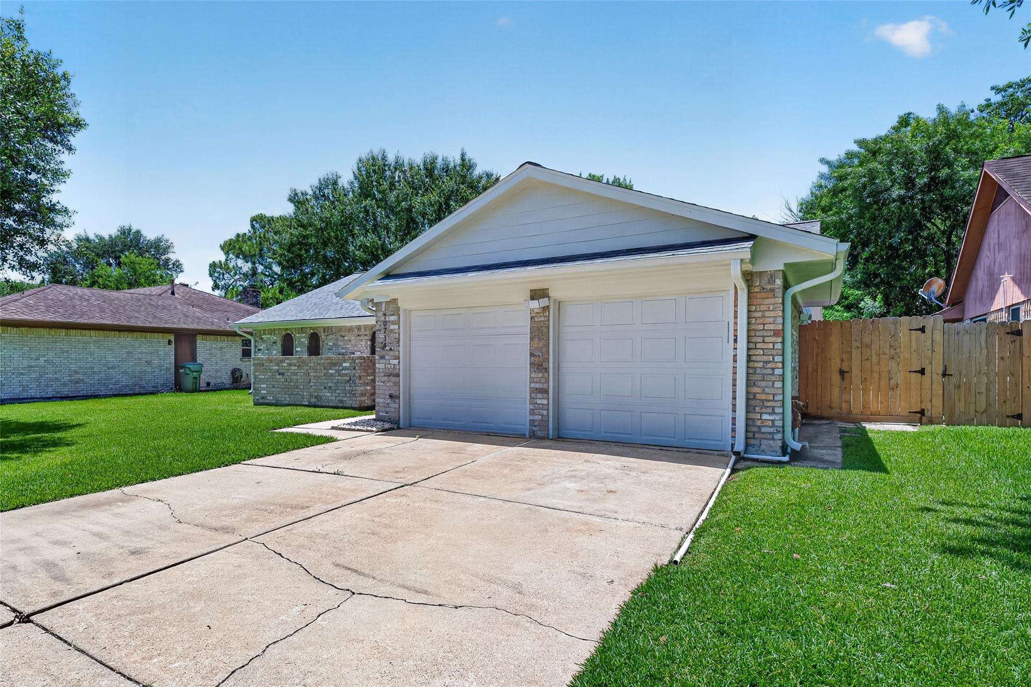 10714 Sagewind Dr, Houston, TX 77089 photo