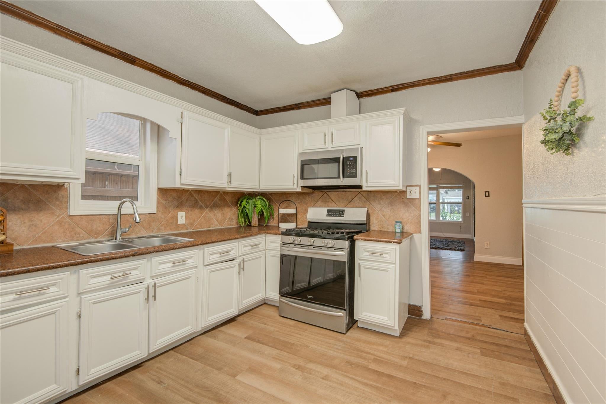 911 Wooding St, Houston, TX 77011 photo