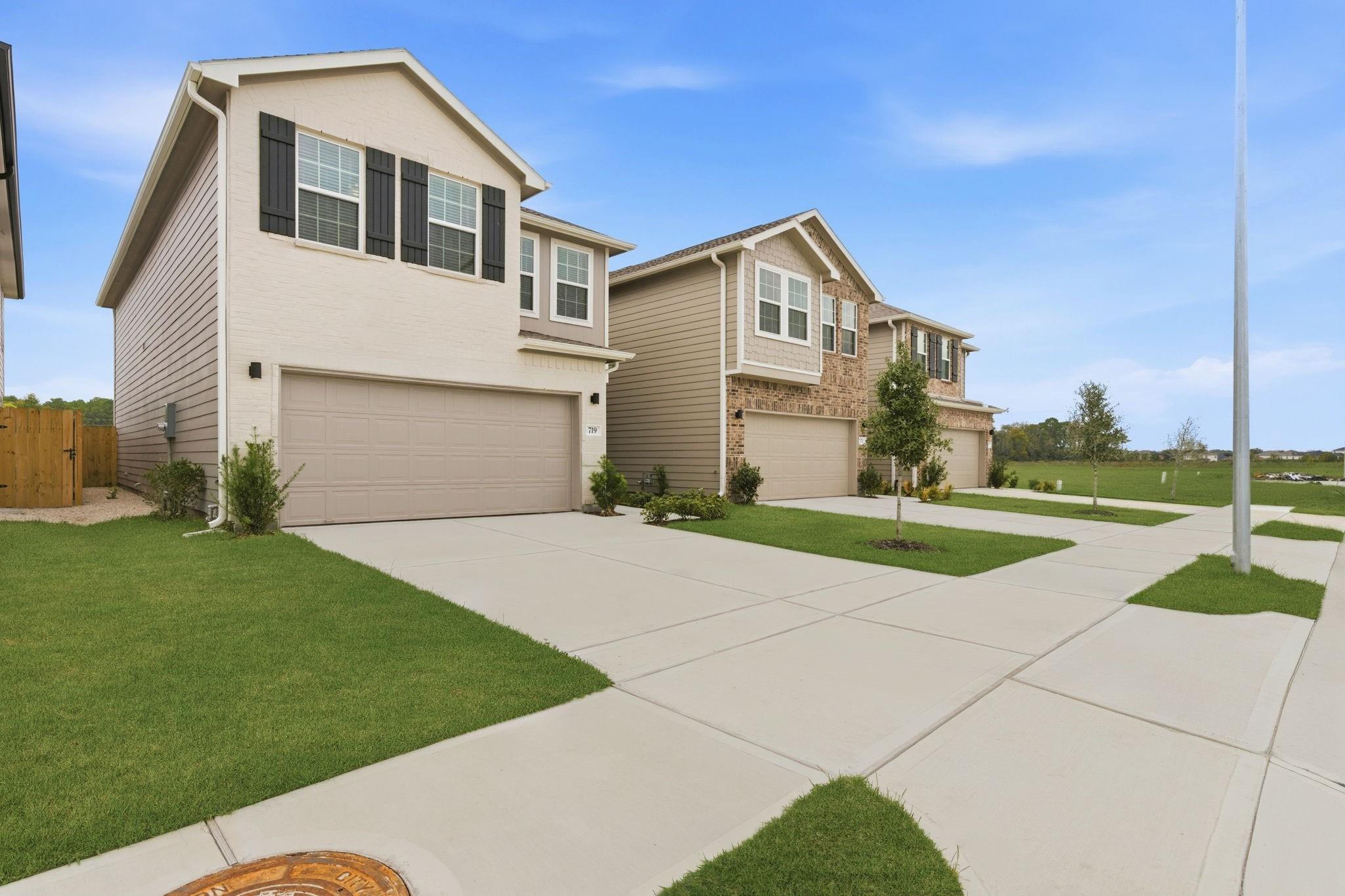 719 Majestic Eagle Ct, Houston, TX 77090 photo