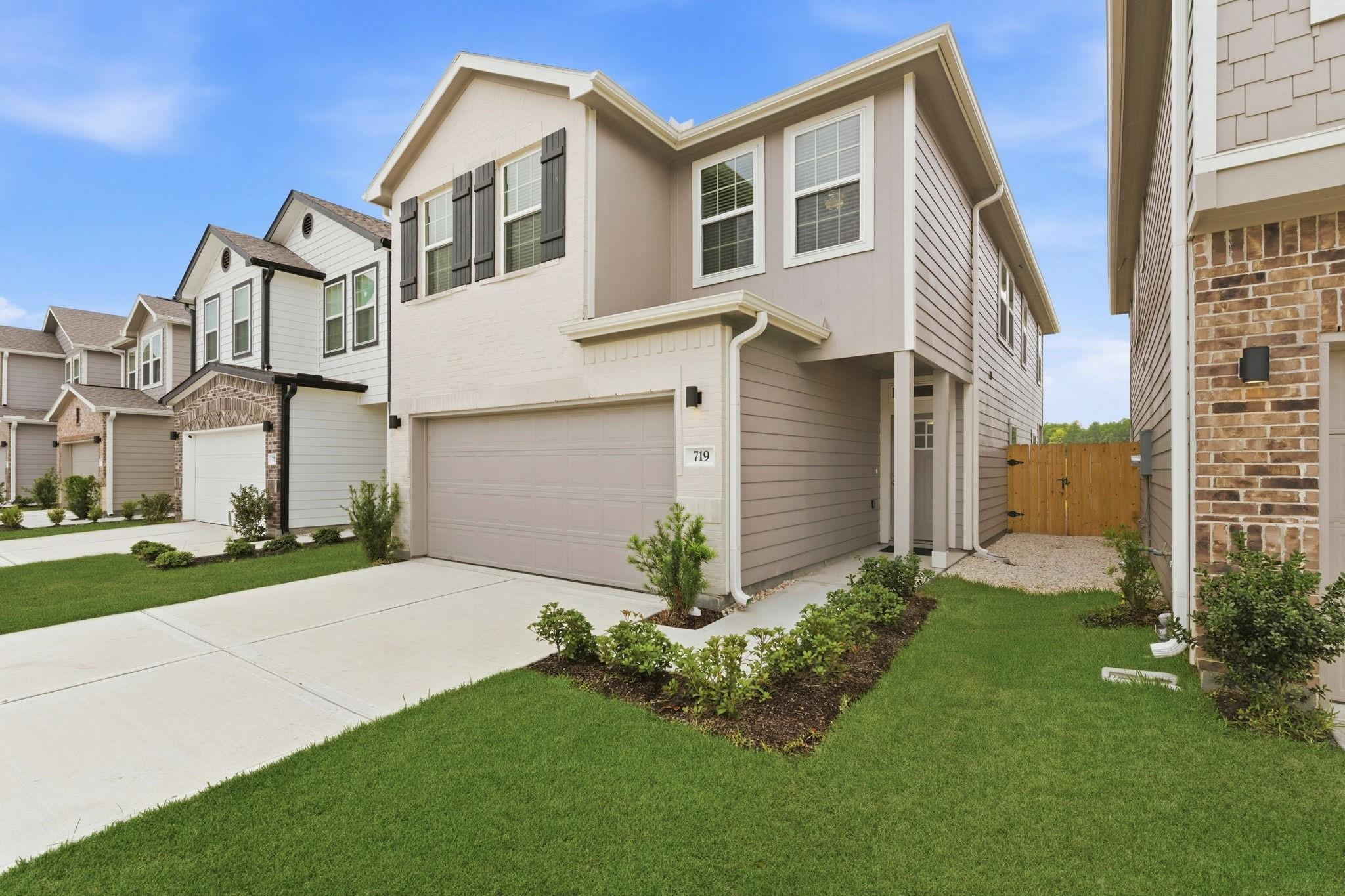 719 Majestic Eagle Ct, Houston, TX 77090 photo
