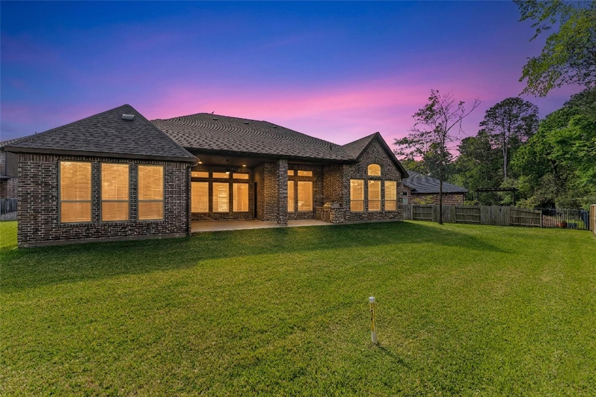 1050 Groveton Ridge Ln, Pinehurst, TX 77362 photo