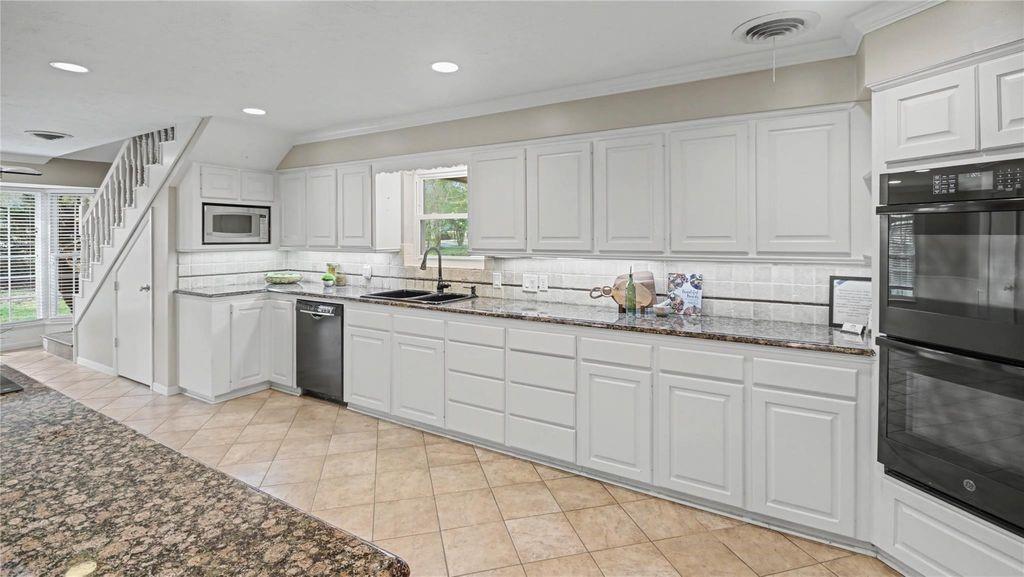 1431 Walnut Ln, Houston, TX 77339 photo