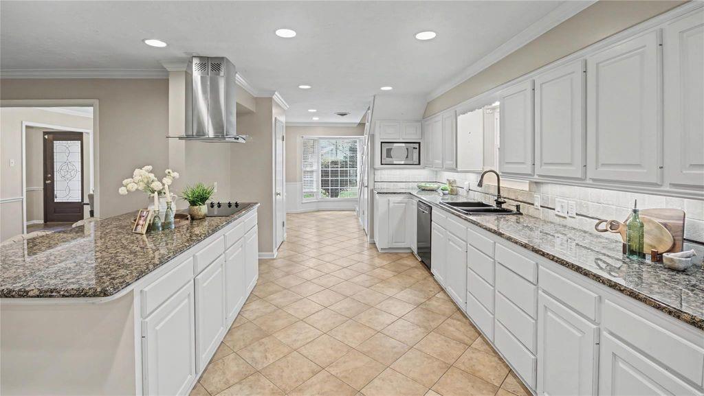 1431 Walnut Ln, Houston, TX 77339 photo