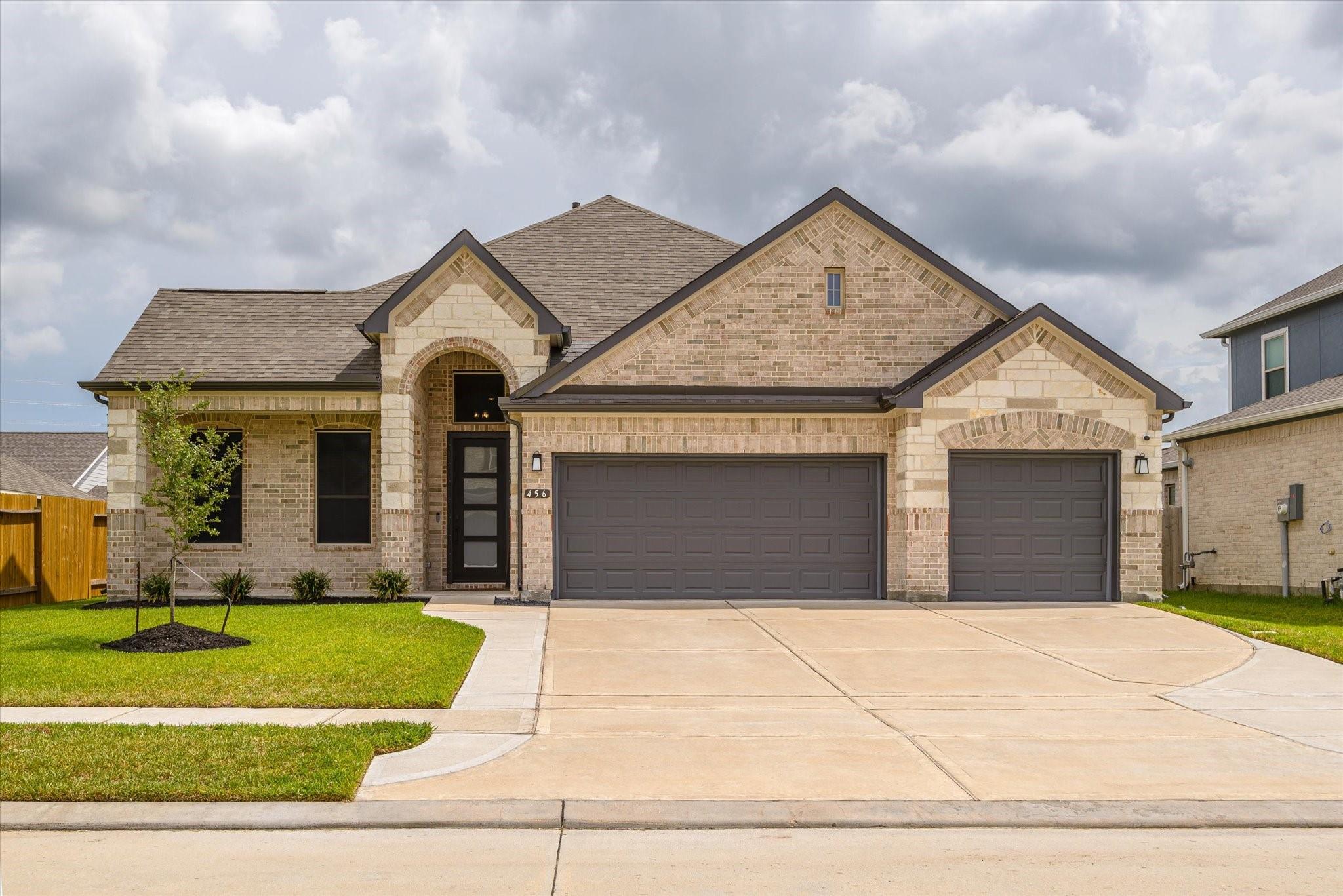 456 Lake Line Dr, Alvin, TX 77511