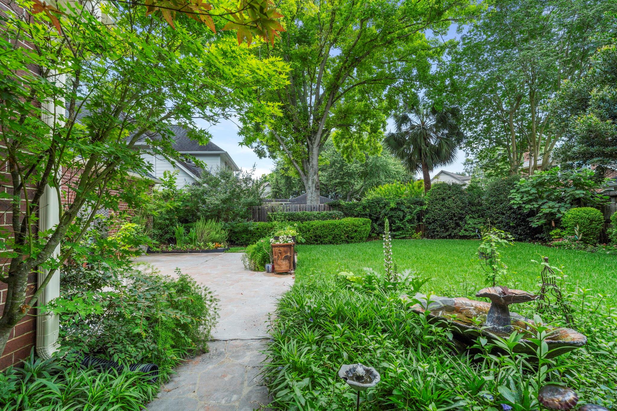 23 Saint Simons Ct, Sugar Land, TX 77479 photo