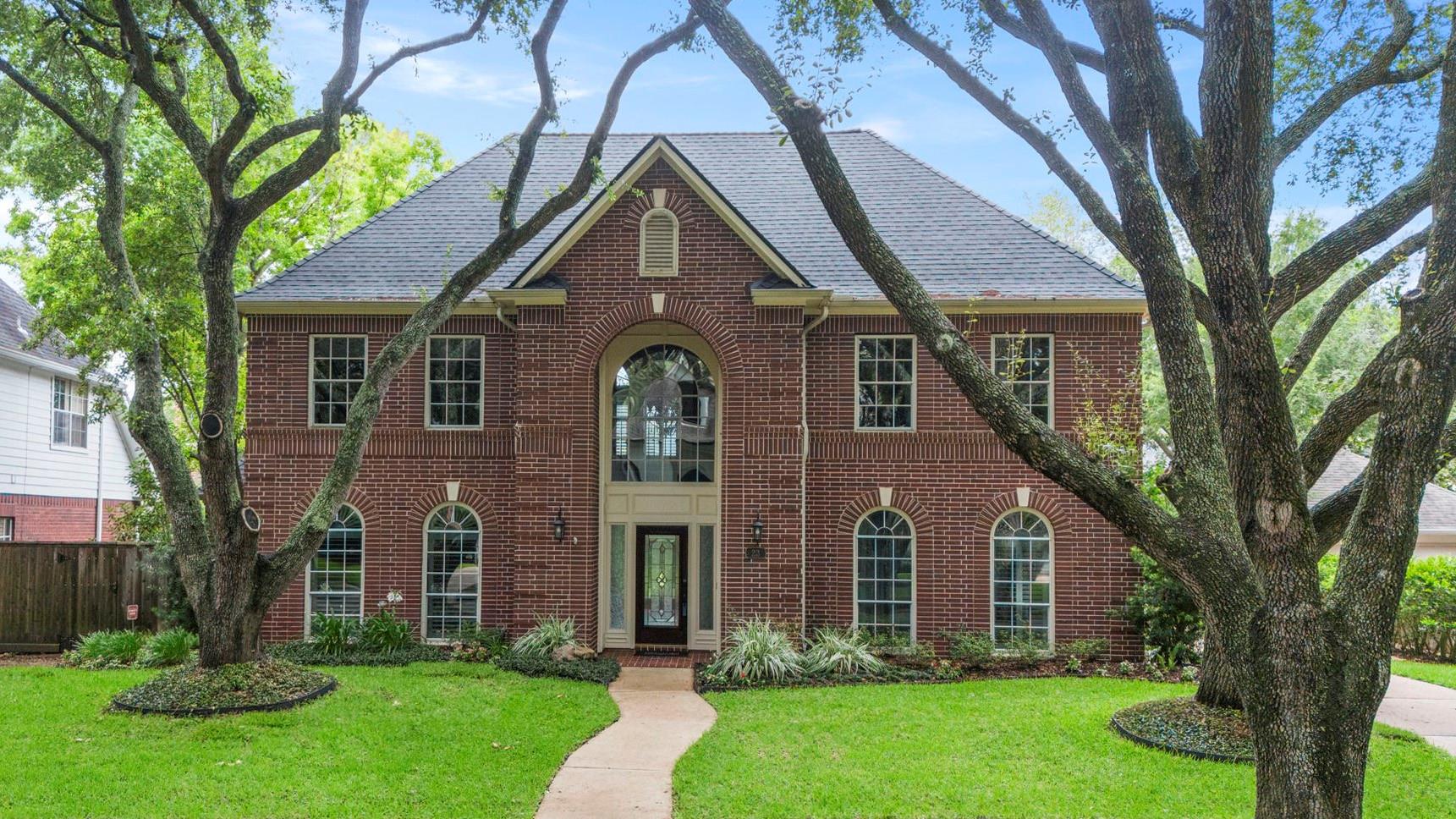 23 Saint Simons Ct, Sugar Land, TX 77479