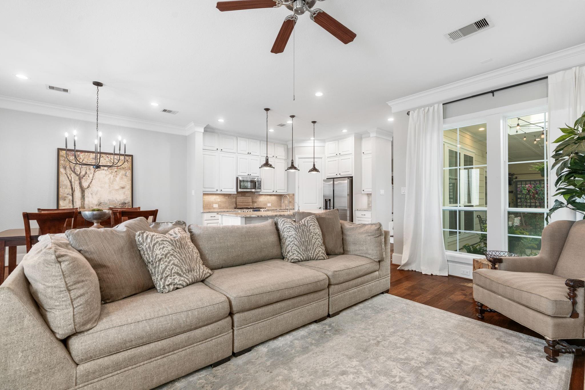 186 W Breezy Way, The Woodlands, TX 77380 photo