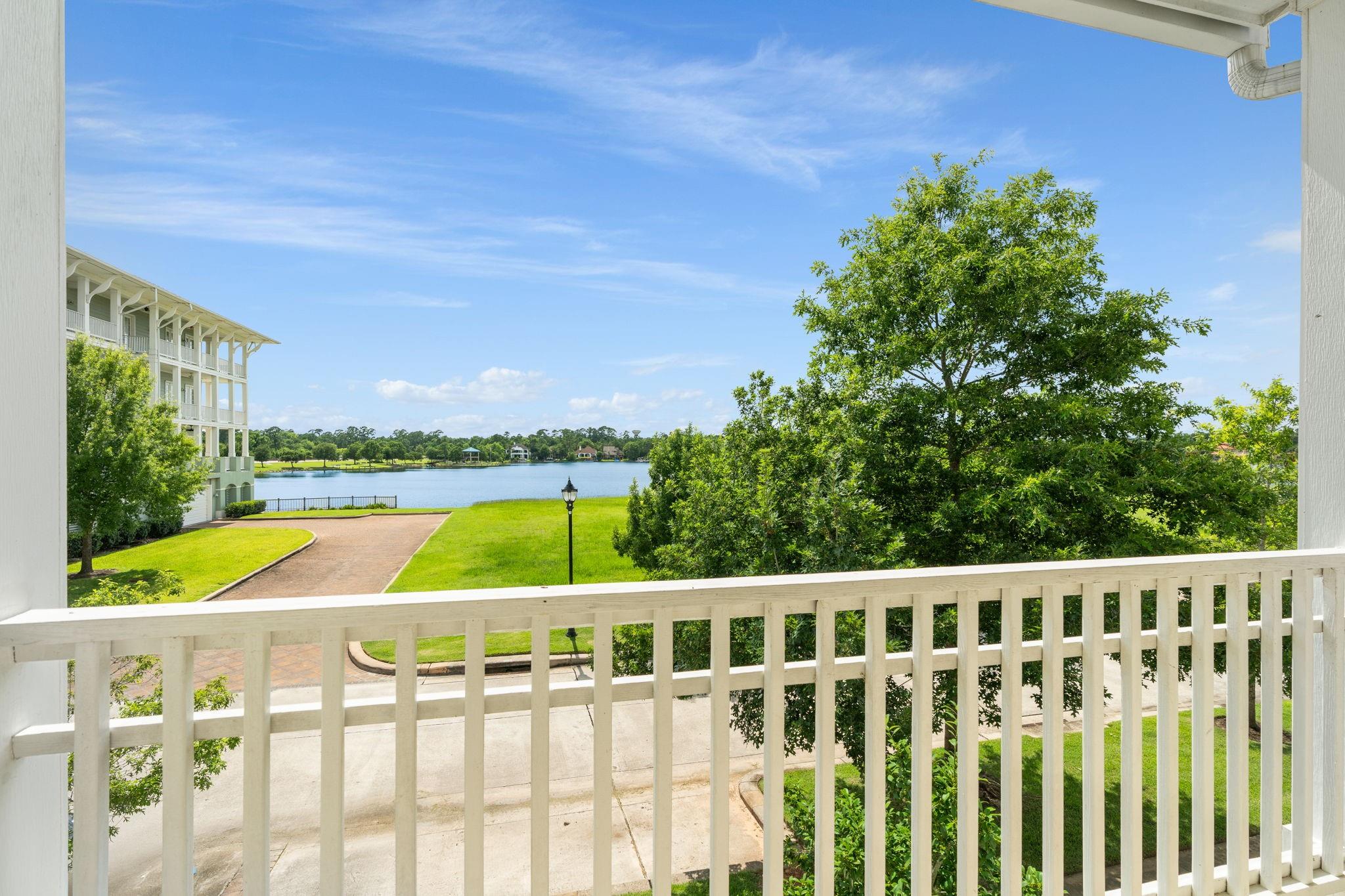 186 W Breezy Way, The Woodlands, TX 77380 photo