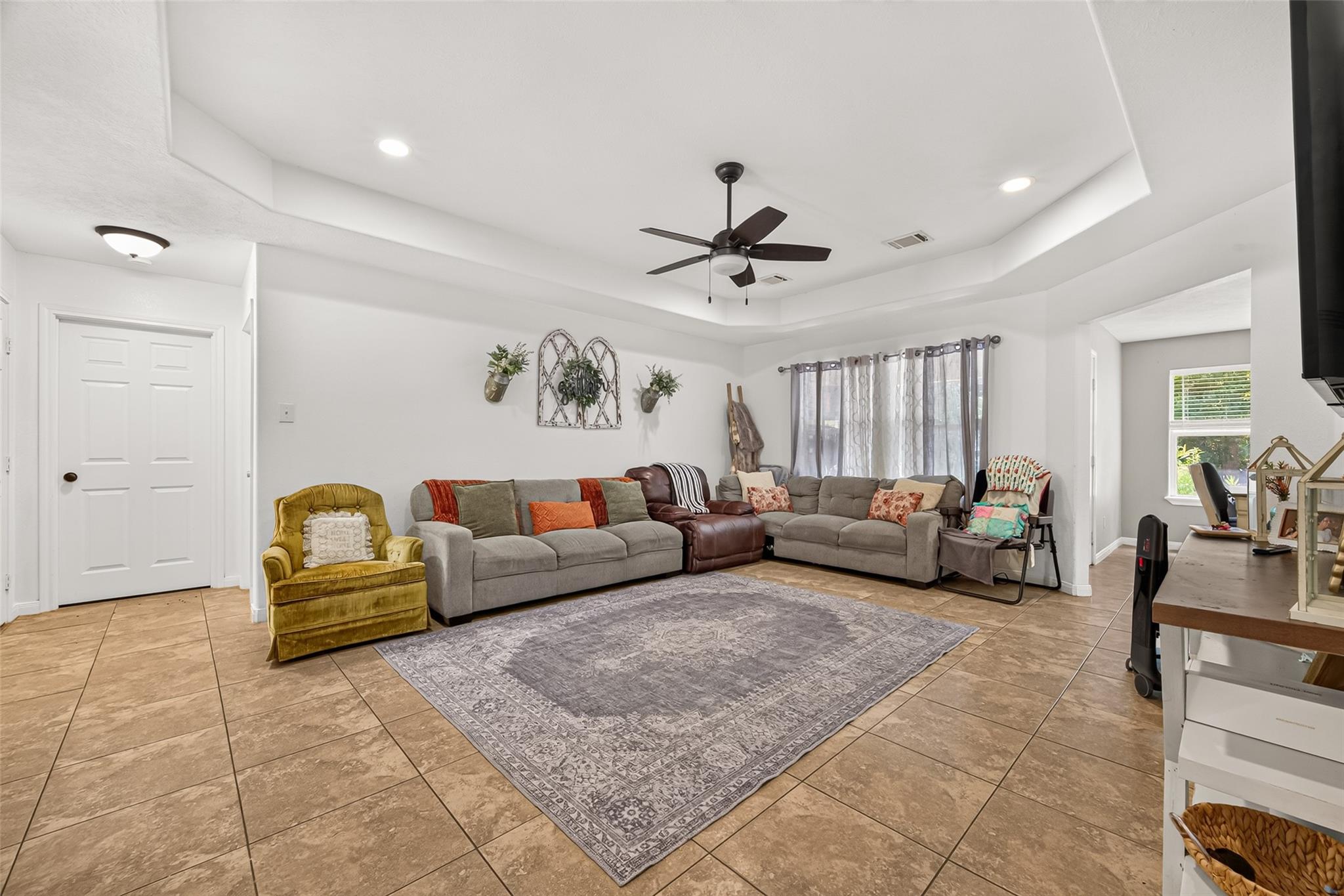 10910 Royal Magnolia Dr, Conroe, TX 77303 photo