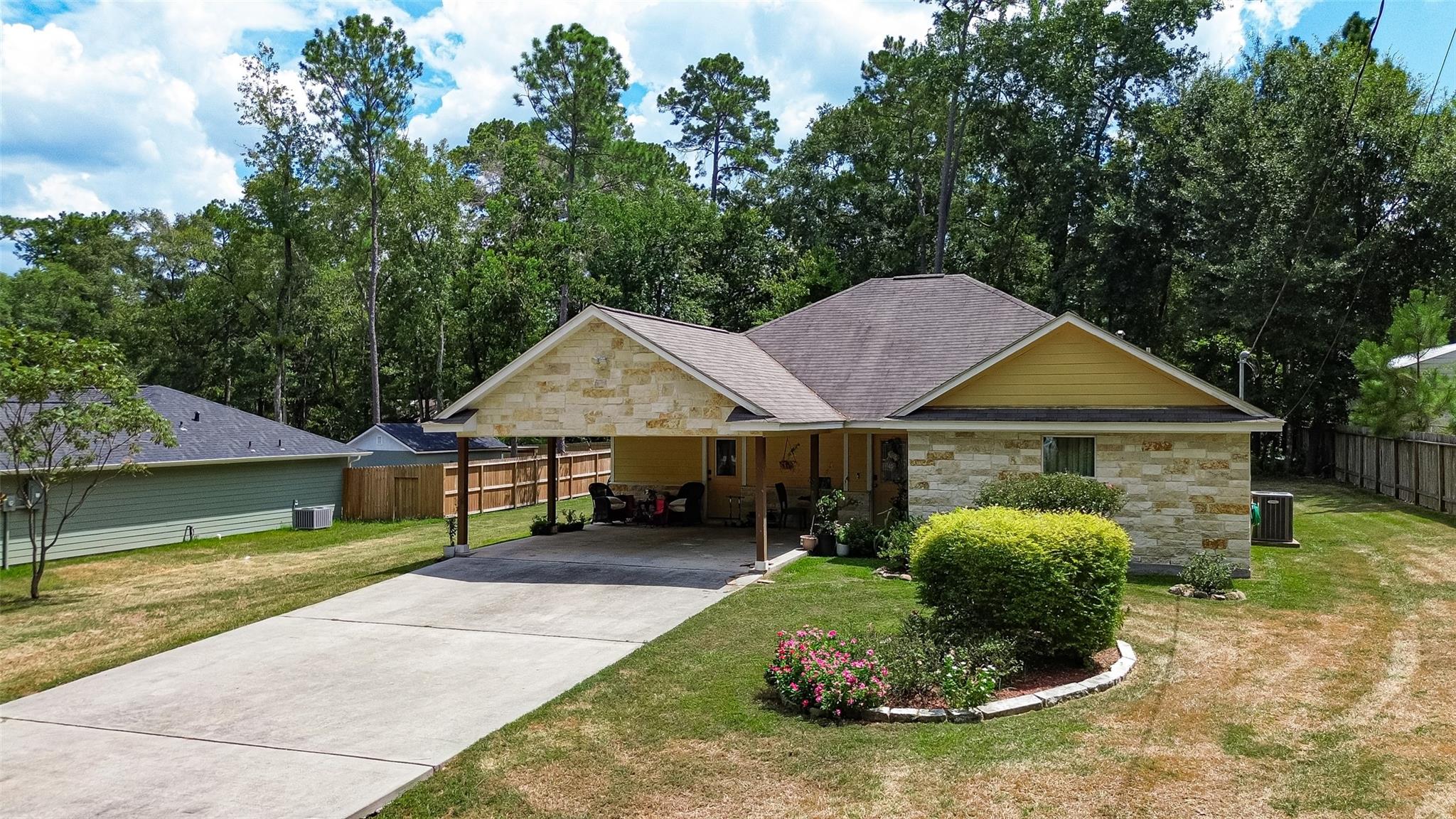 10910 Royal Magnolia Dr, Conroe, TX 77303