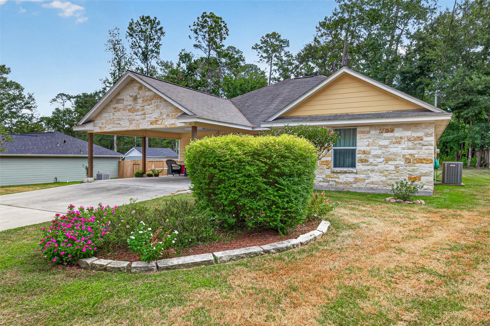 10910 Royal Magnolia Dr, Conroe, TX 77303 photo