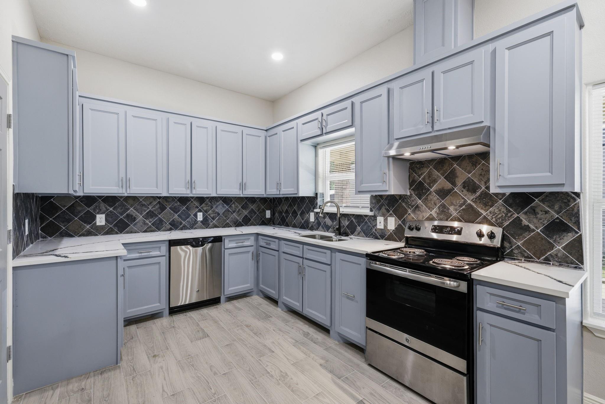 2259 County Road 3542, Cleveland, TX 77327 photo