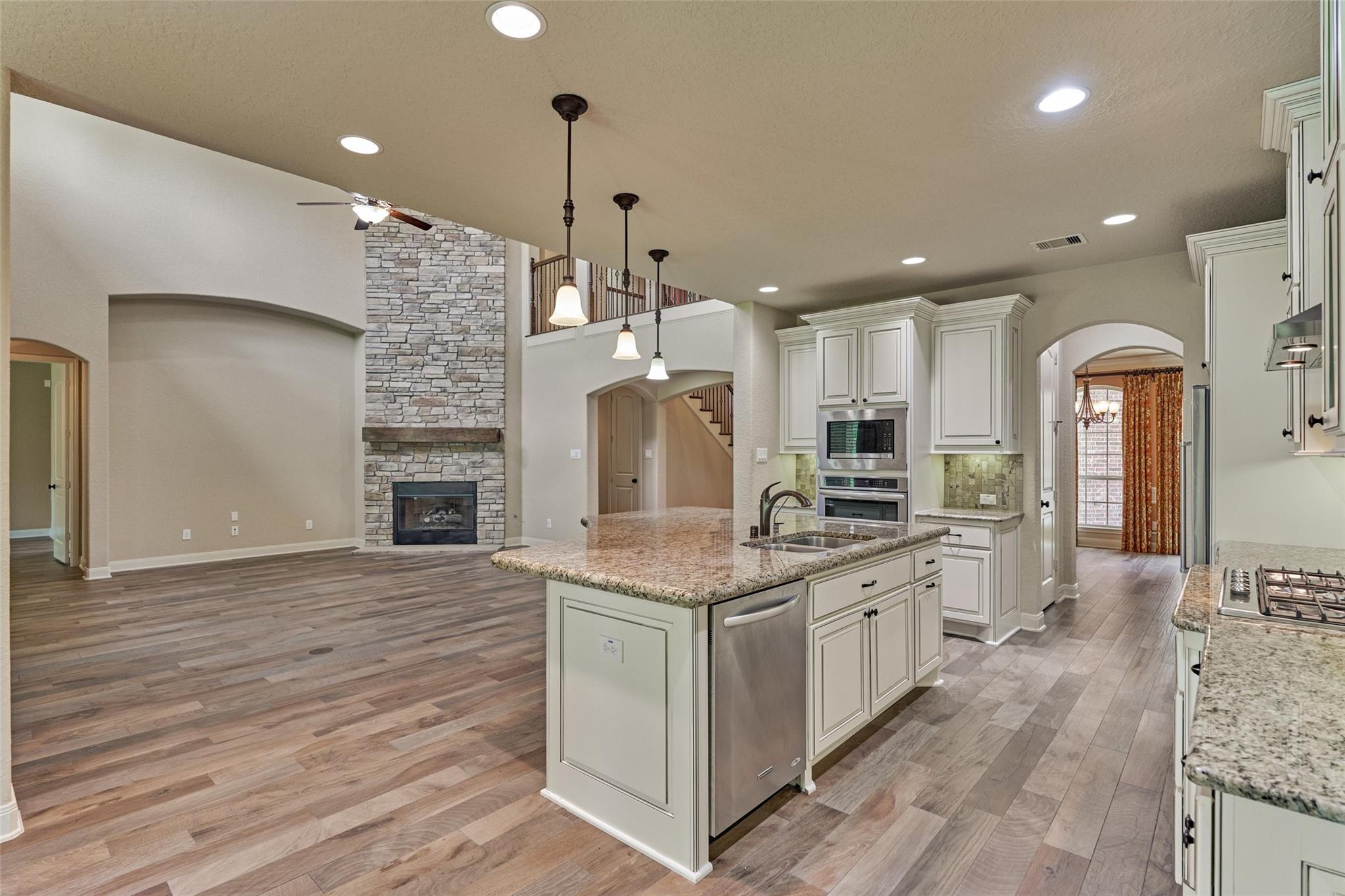 6 Devon Dale Dr, Tomball, TX 77375 photo