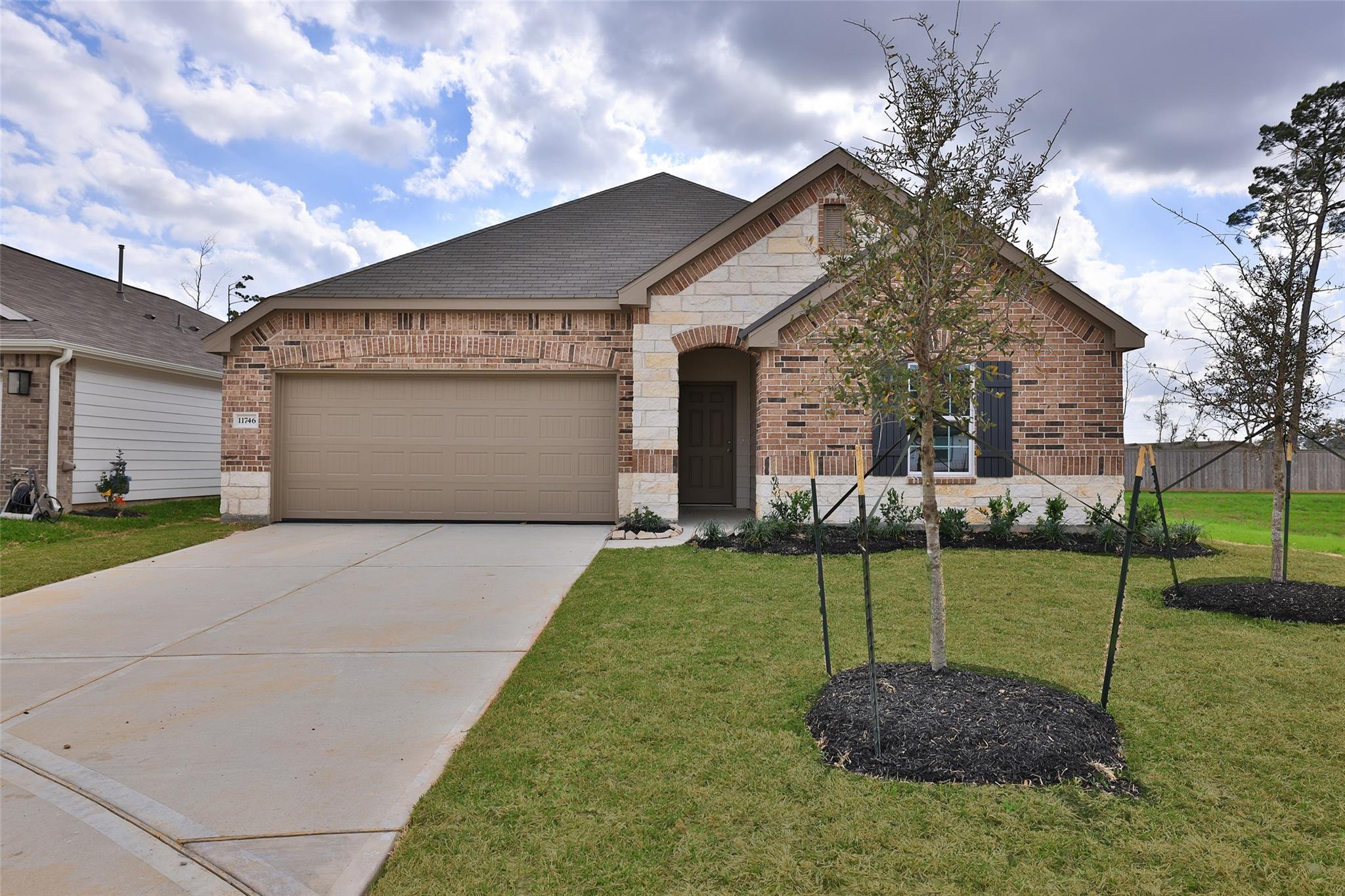 11746 Airspeed Dr, Conroe, TX 77303