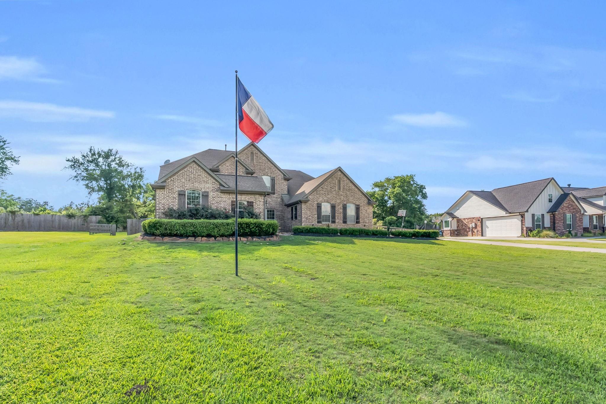 14607 Sterling Ct, Willis, TX 77378 photo