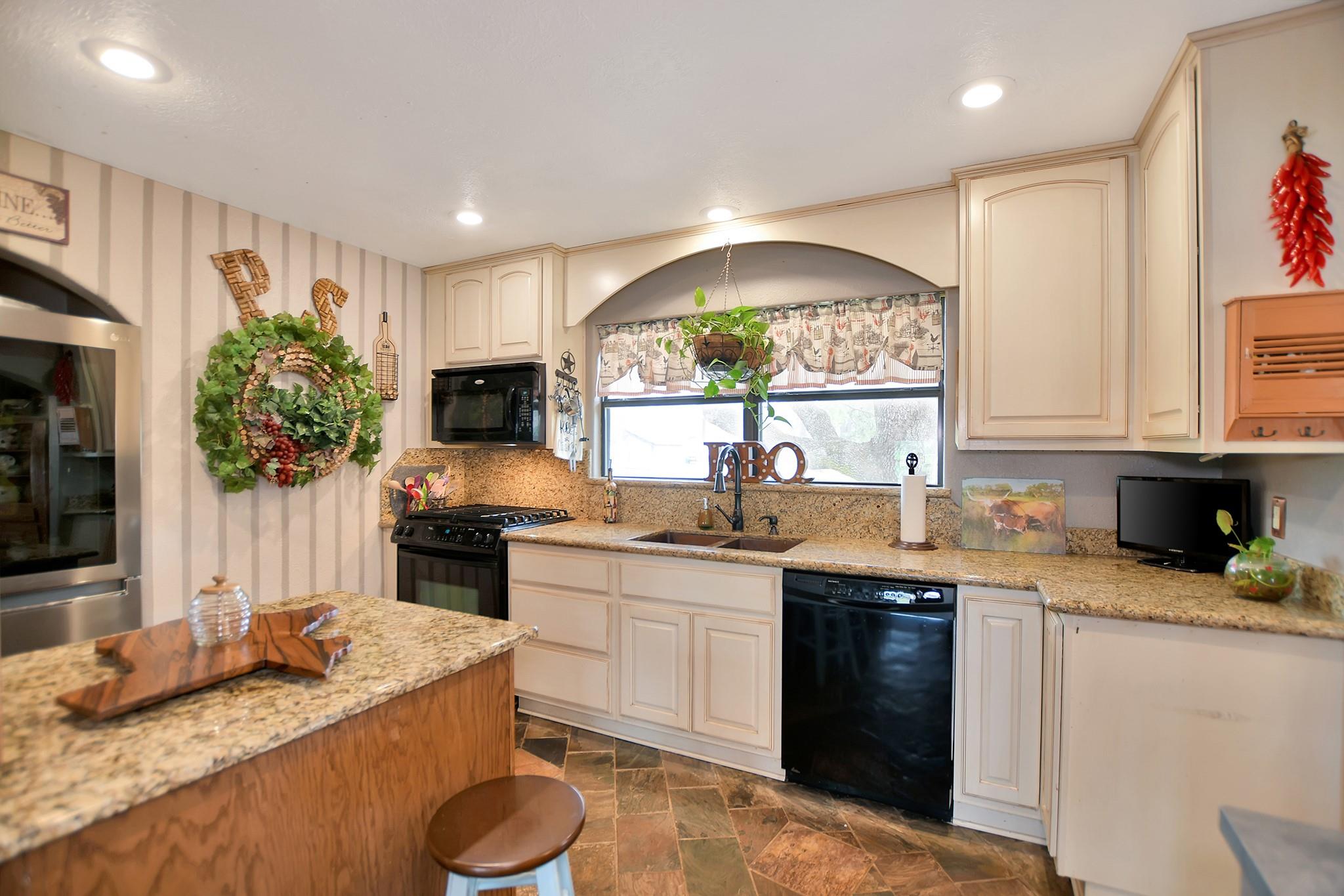 28335 Riley Rd, Waller, TX 77484 photo