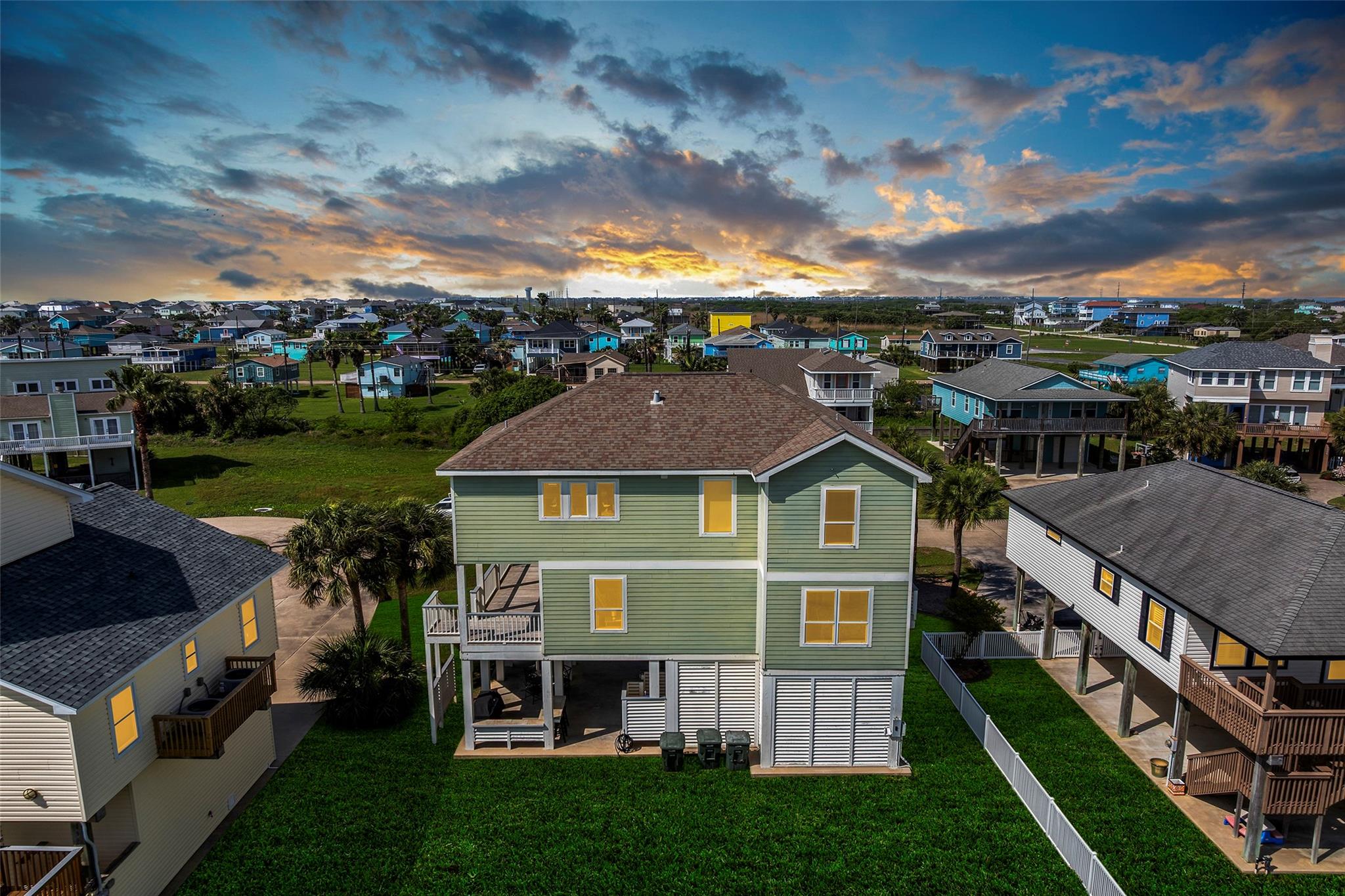 13951 Pirates Beach Blvd, Galveston, TX 77554 photo