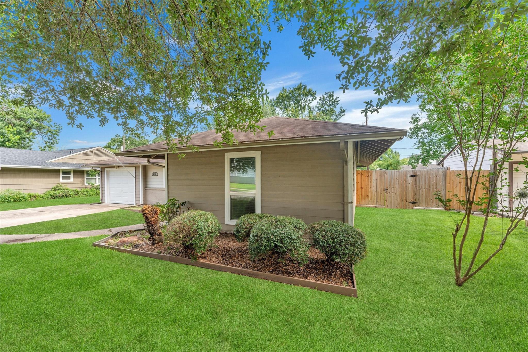 5330 Pagewood Ln, Houston, TX 77056 photo