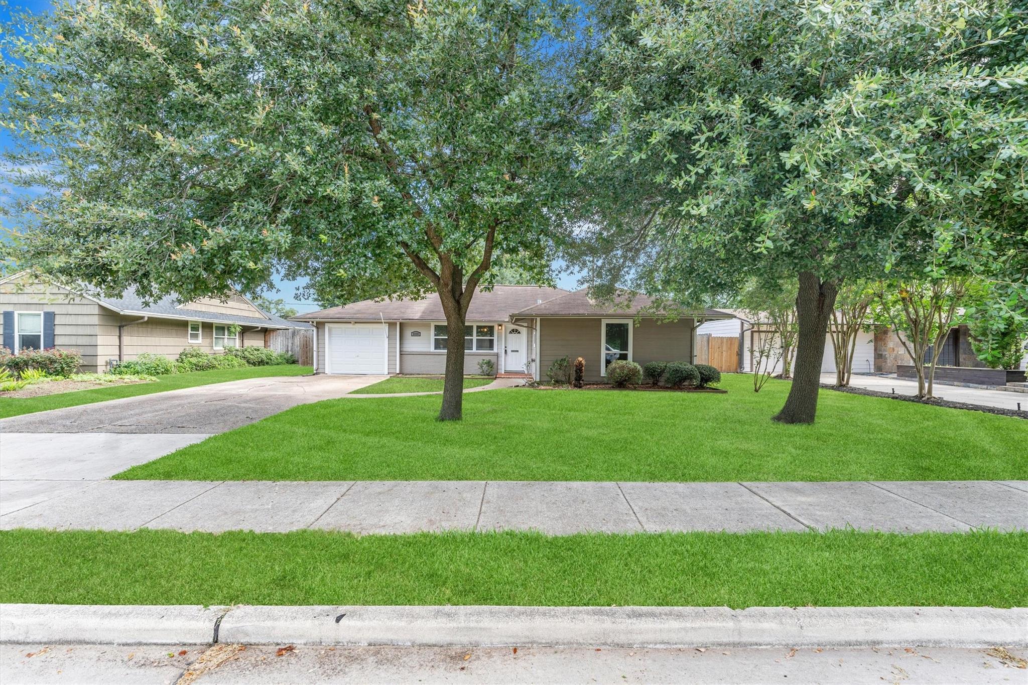 5330 Pagewood Ln, Houston, TX 77056 photo