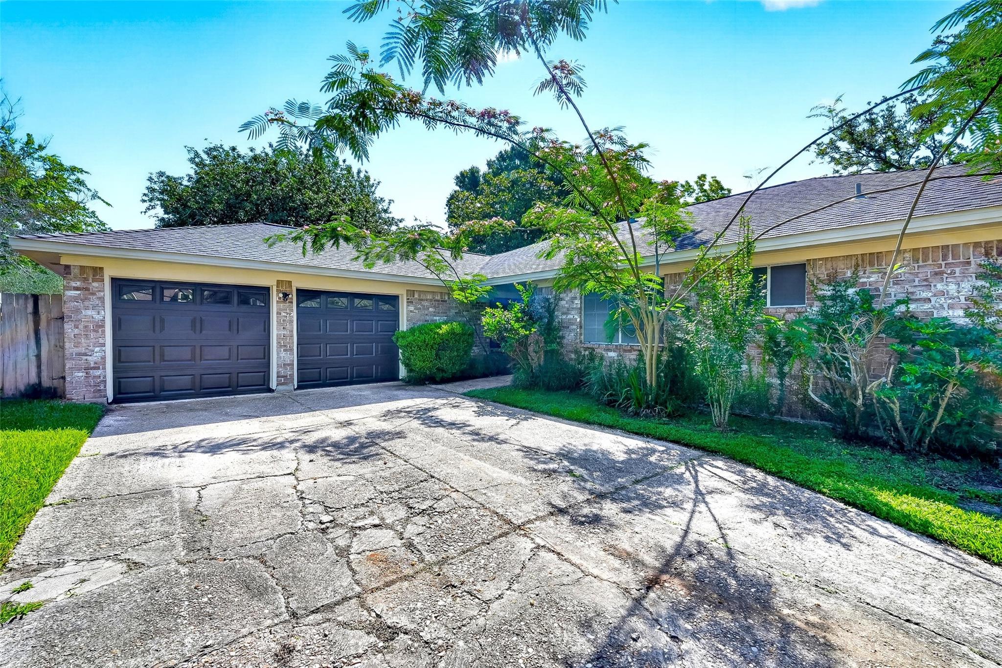 15207 Pleasant Valley Rd, Houston, TX 77062 photo