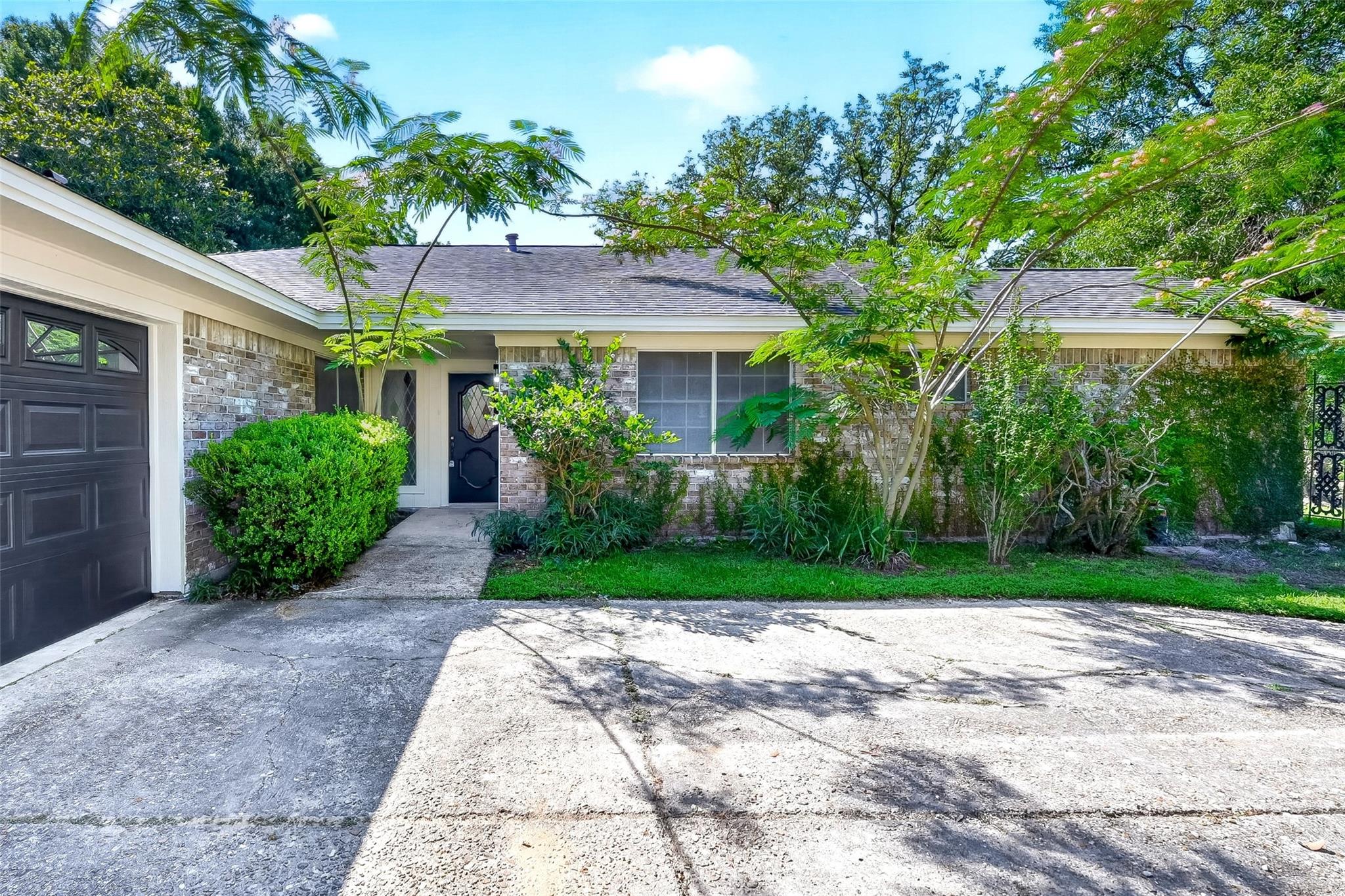 15207 Pleasant Valley Rd, Houston, TX 77062 photo